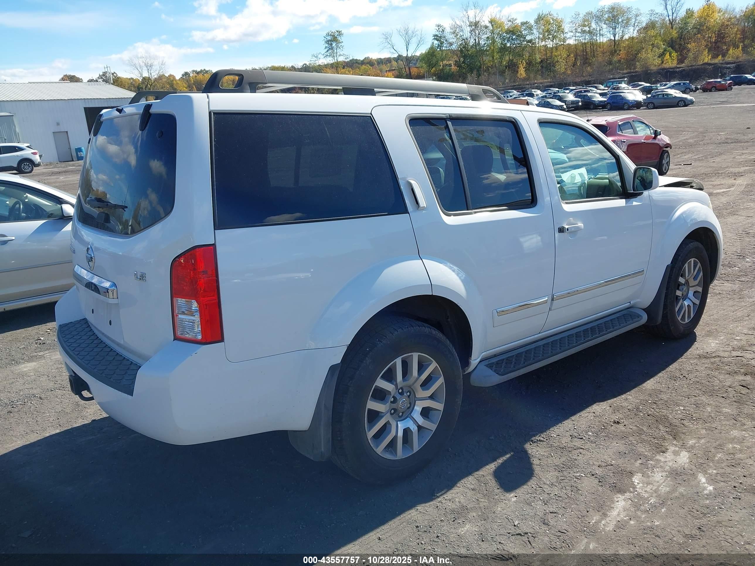 NISSAN PATHFINDER image 4