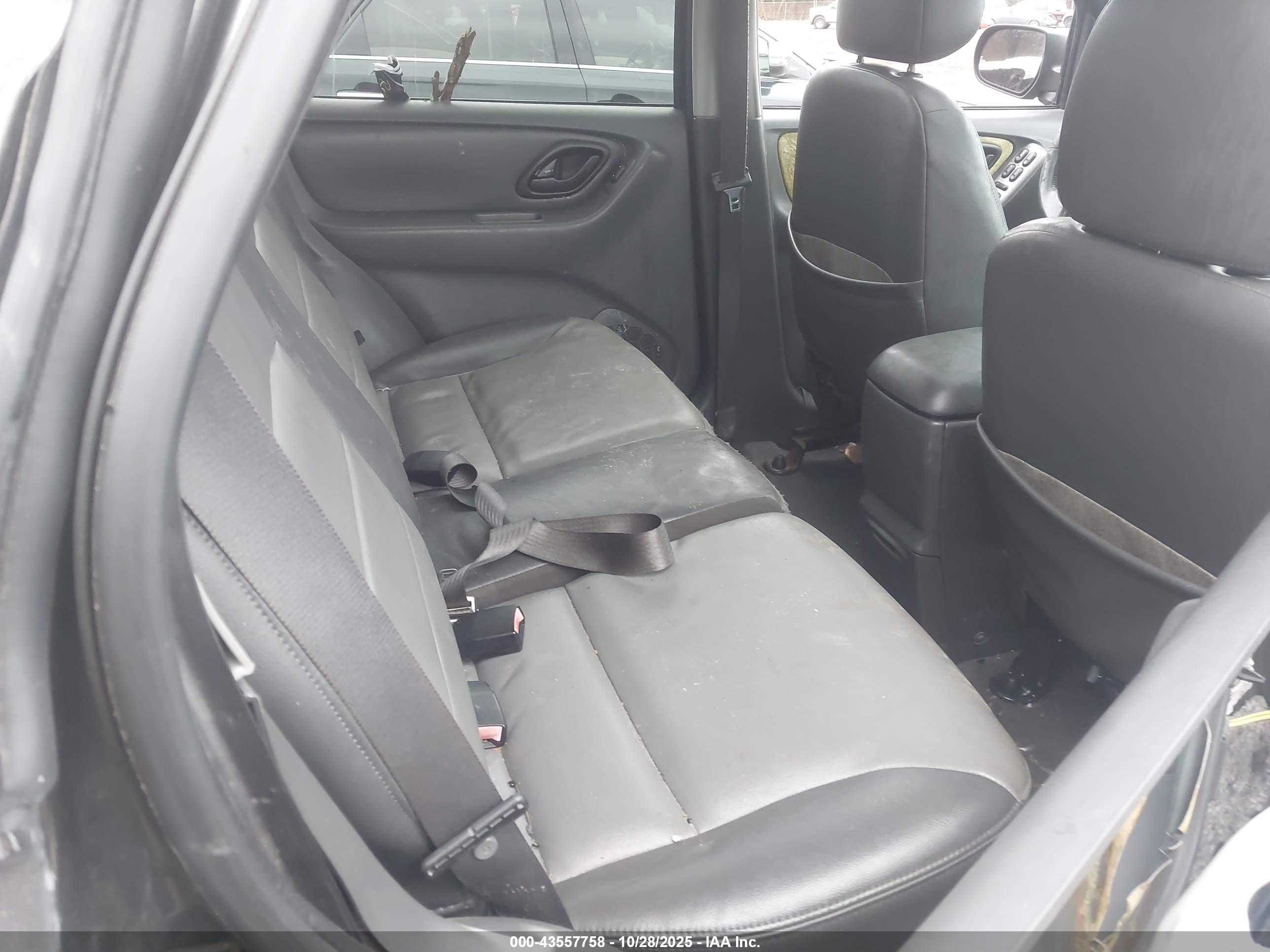 FORD ESCAPE image 8