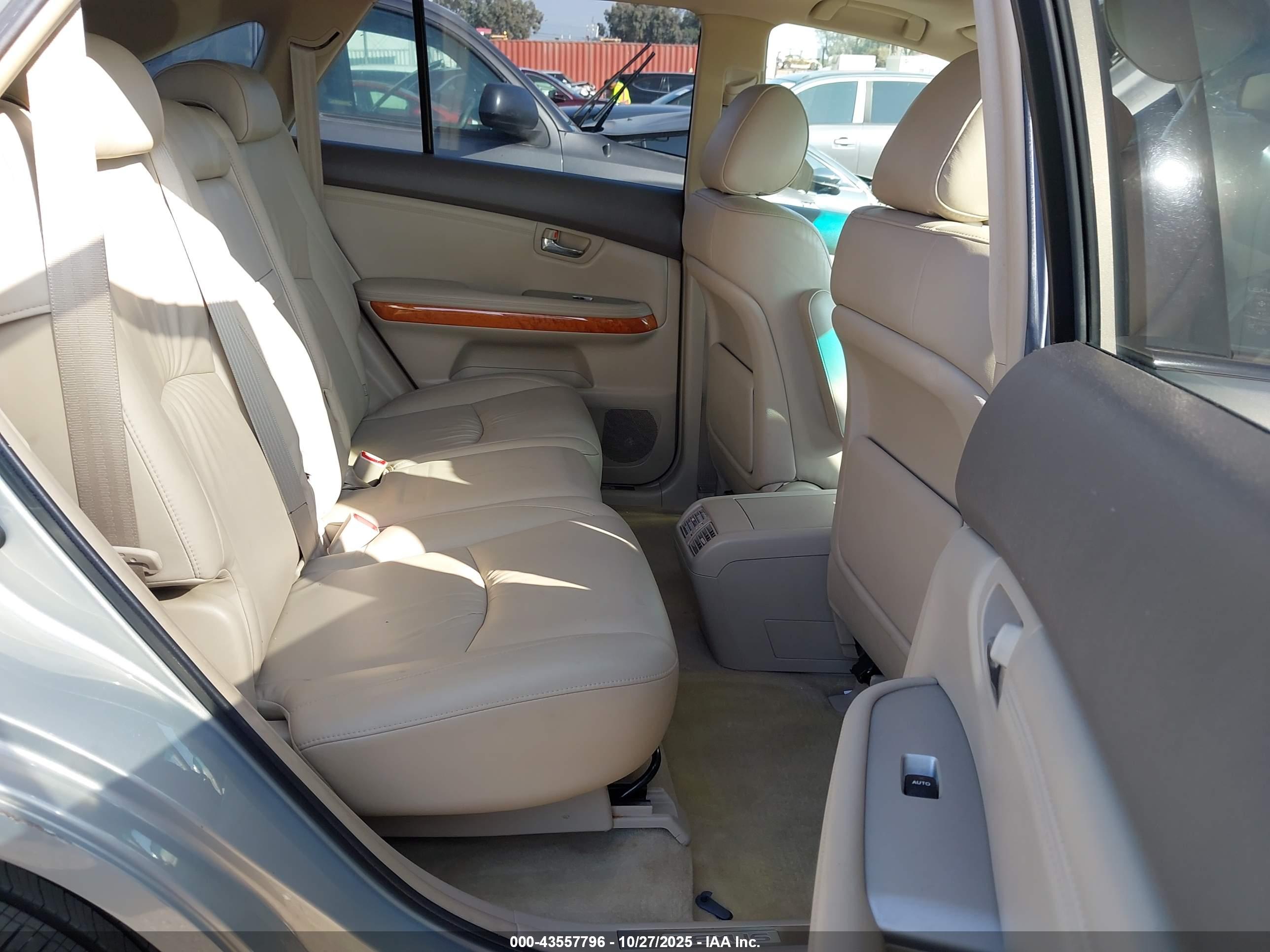 LEXUS RX image 8
