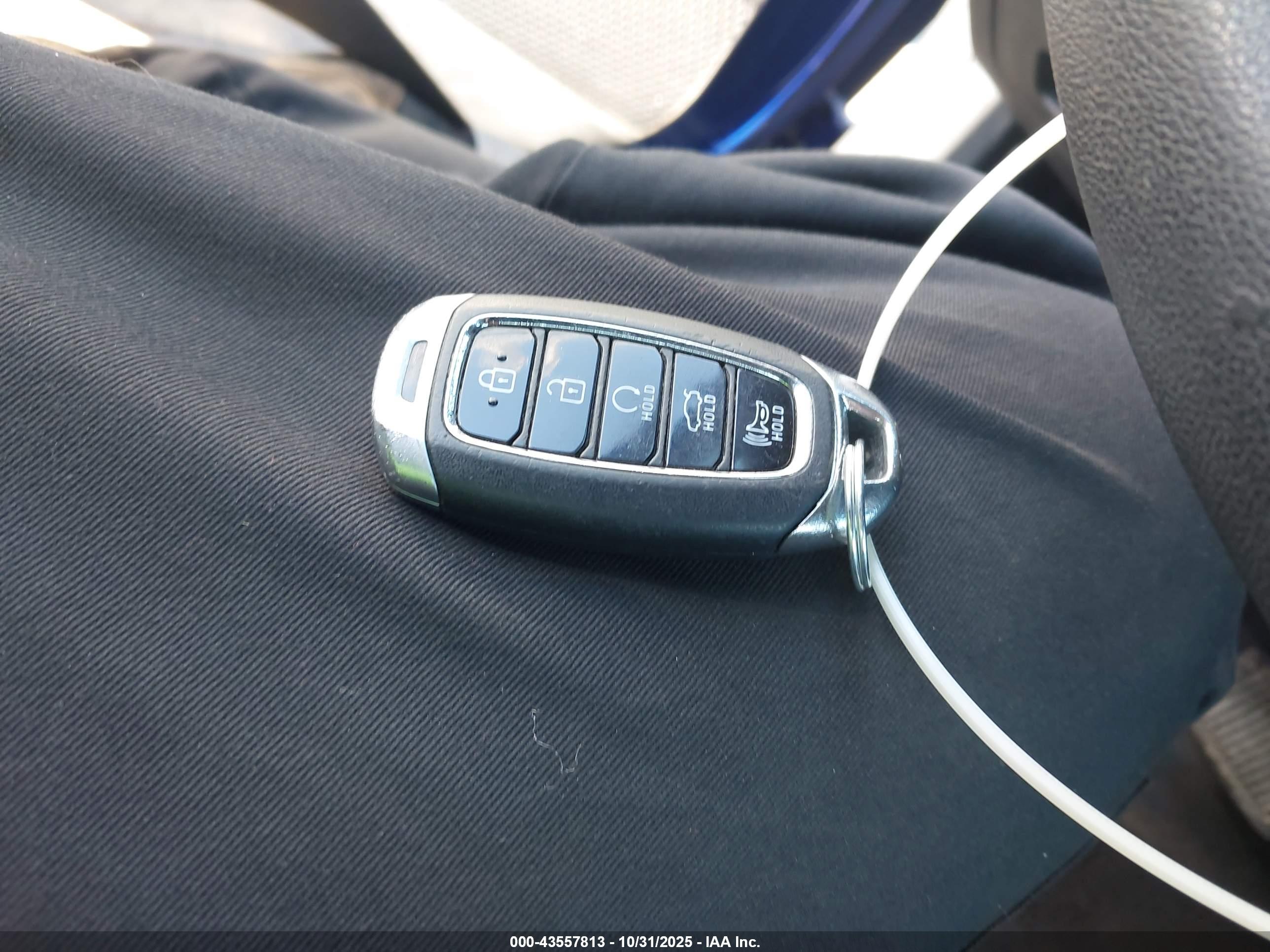HYUNDAI ELANTRA image 11