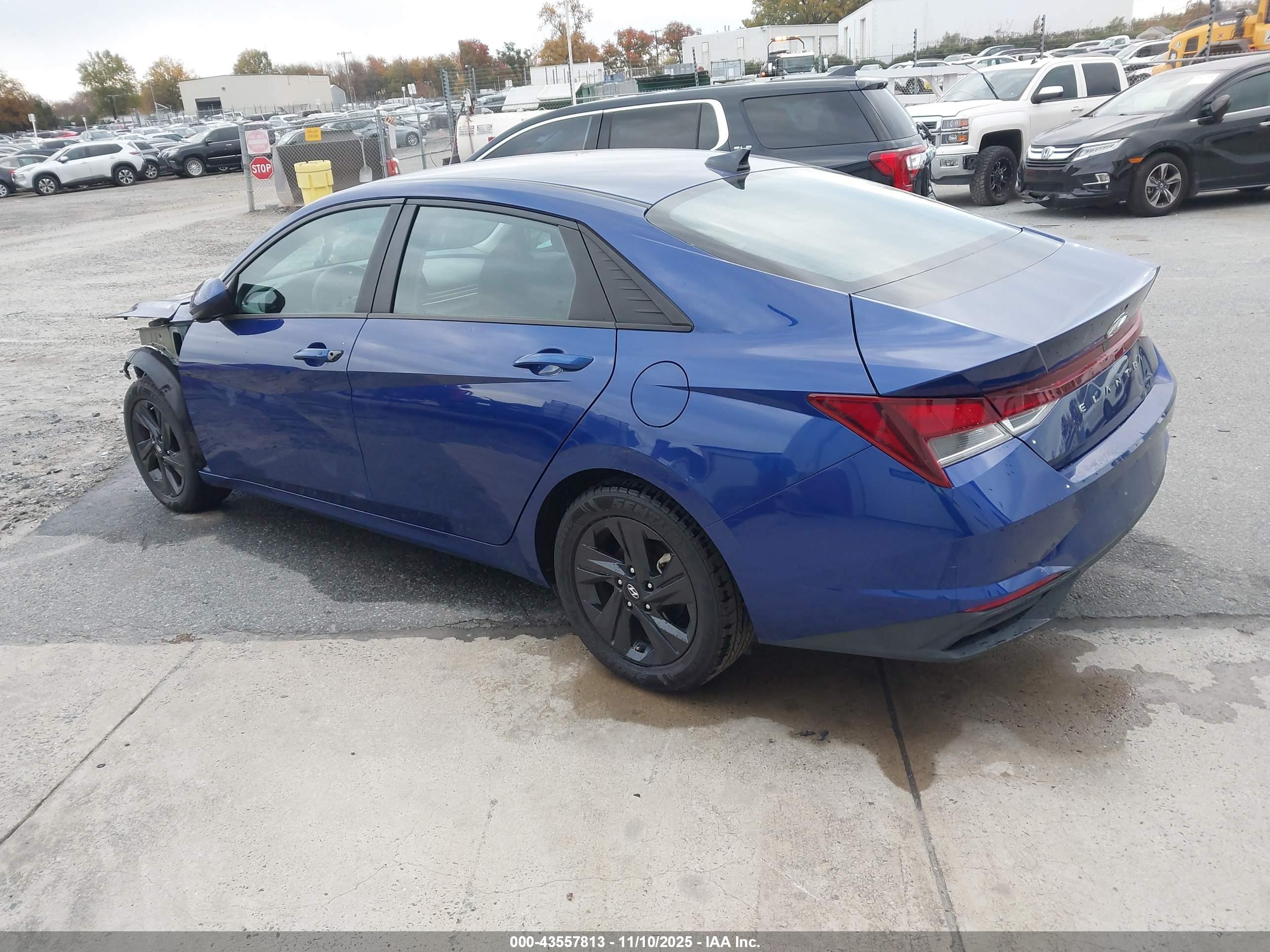 HYUNDAI ELANTRA image 3