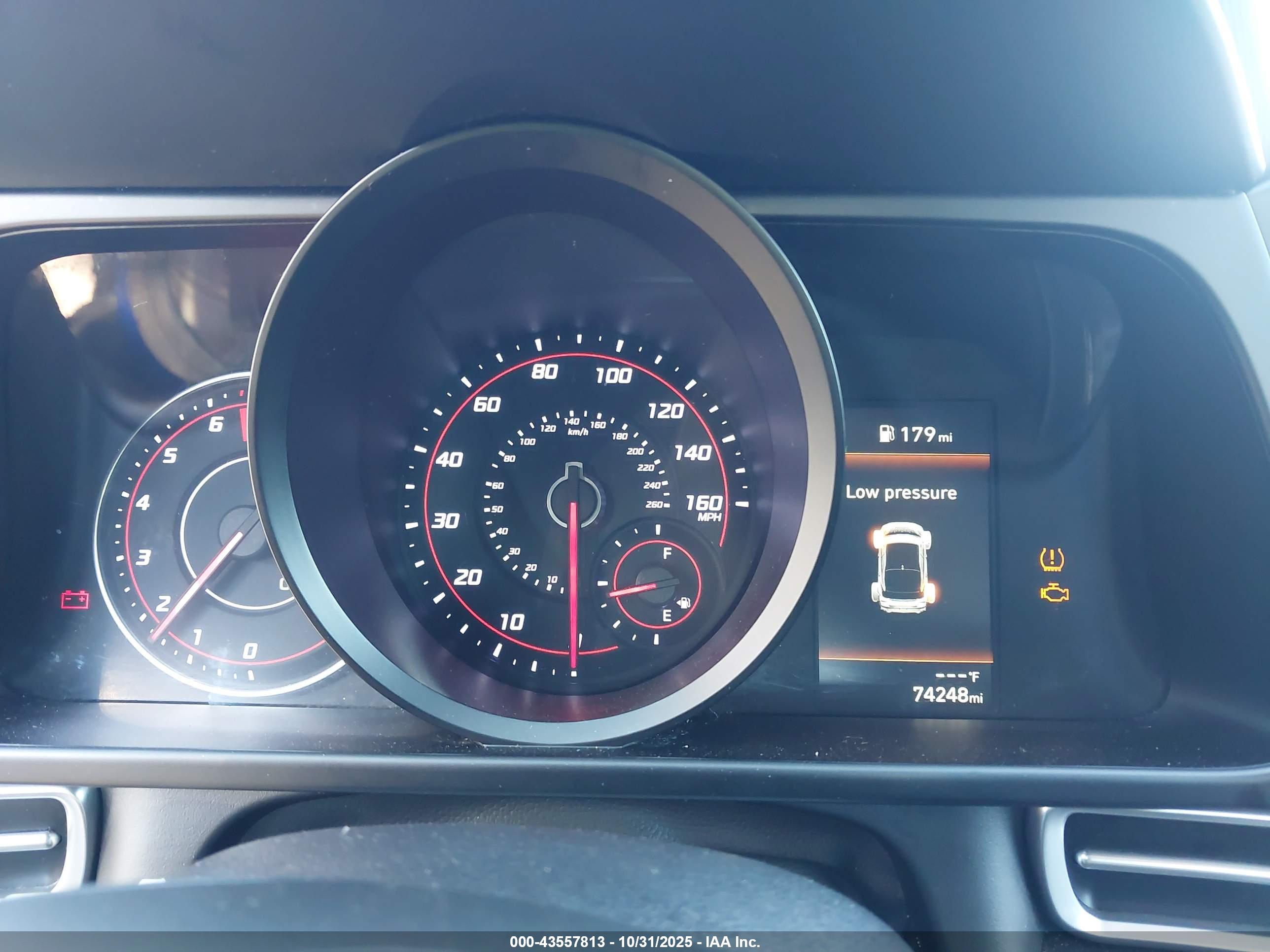 HYUNDAI ELANTRA image 7