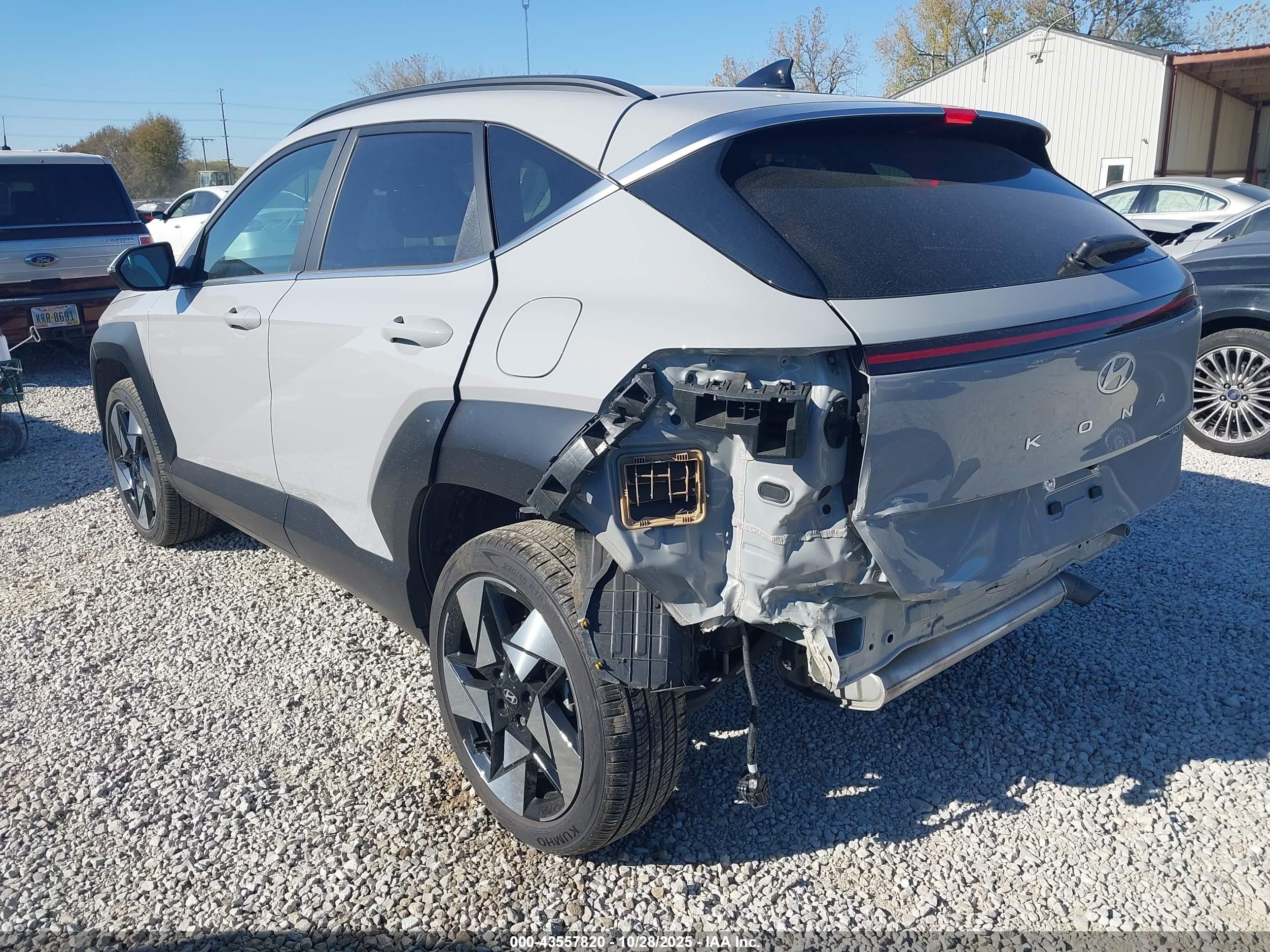HYUNDAI KONA image 3