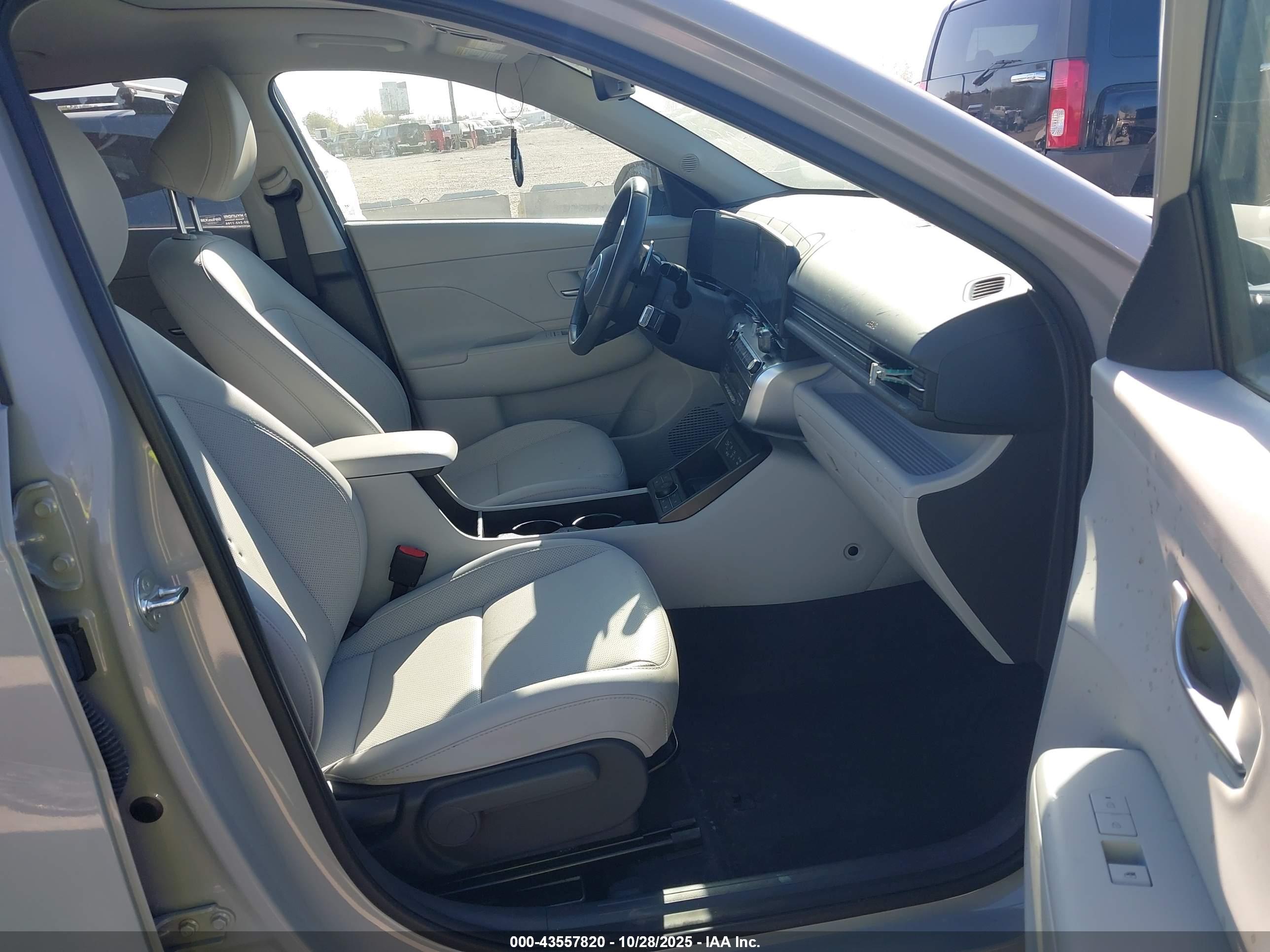 HYUNDAI KONA image 5