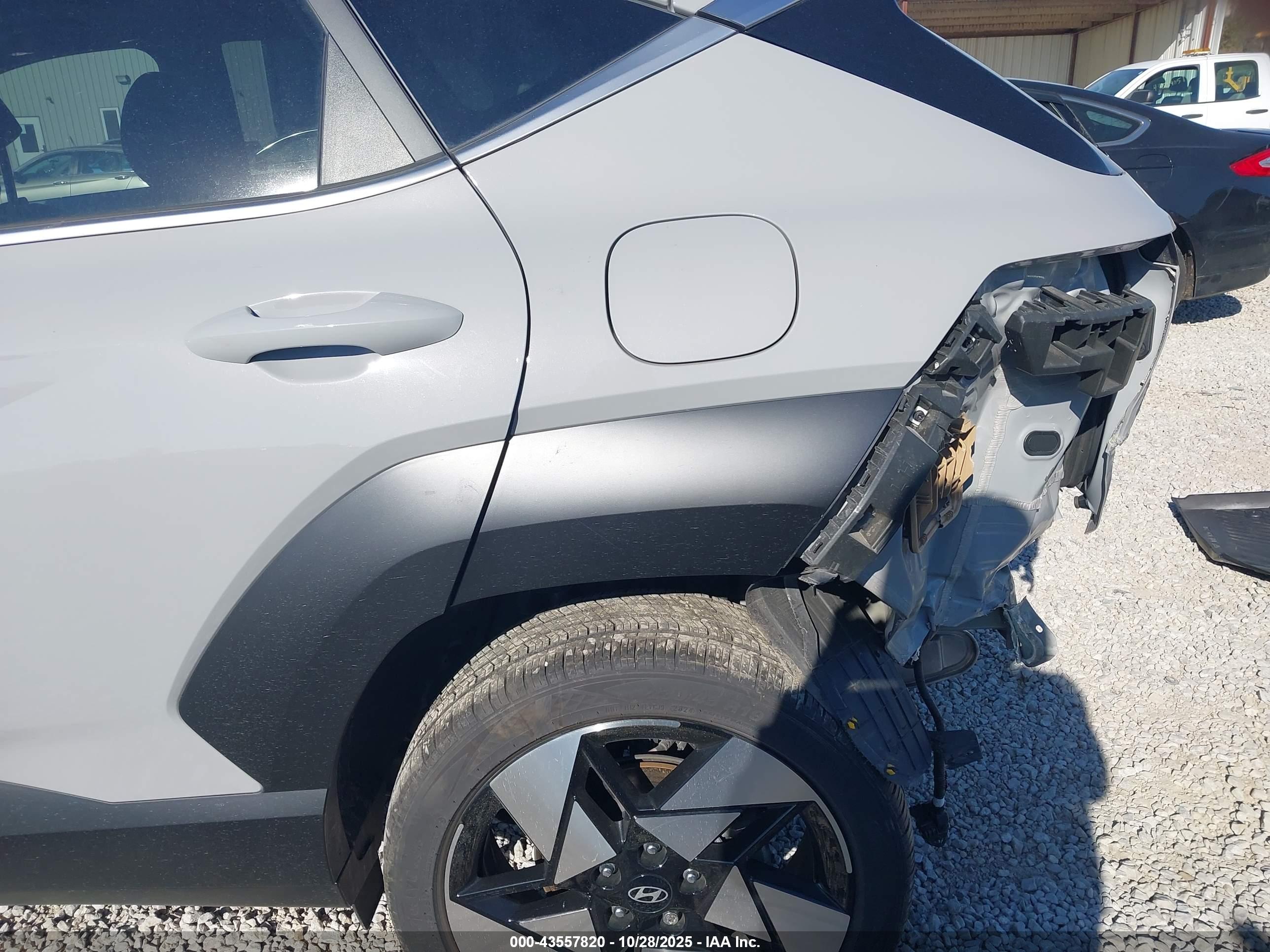 HYUNDAI KONA image 6