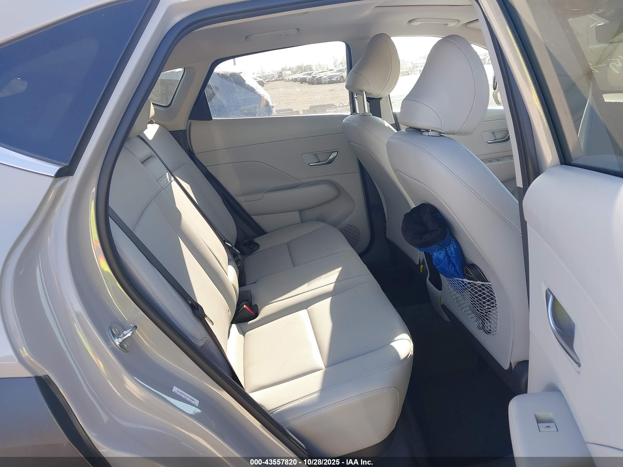 HYUNDAI KONA image 8