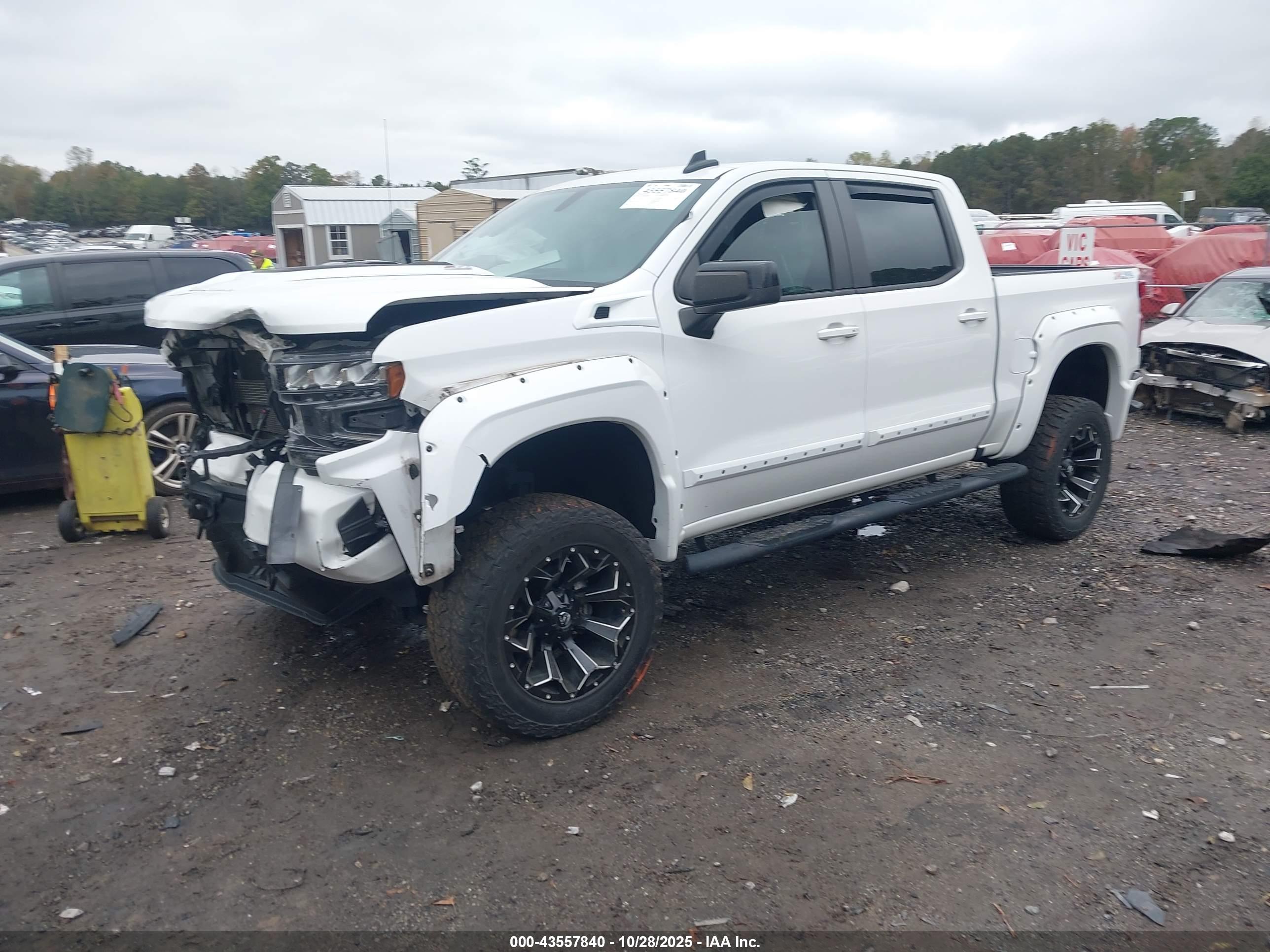 CHEVROLET SILVERADO image 2