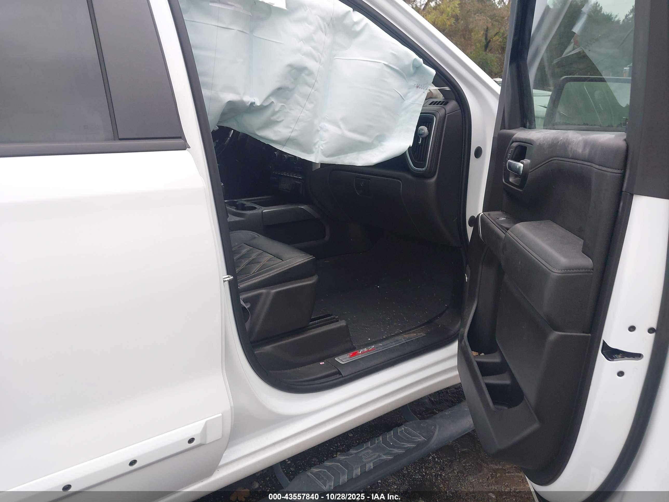 CHEVROLET SILVERADO image 5
