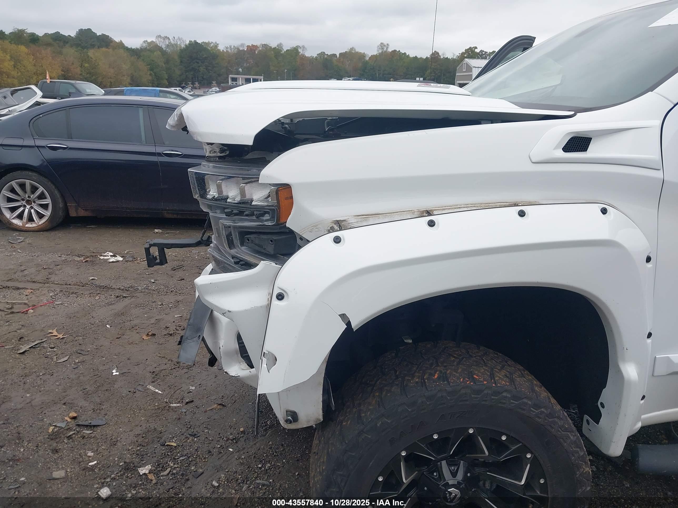 CHEVROLET SILVERADO image 6