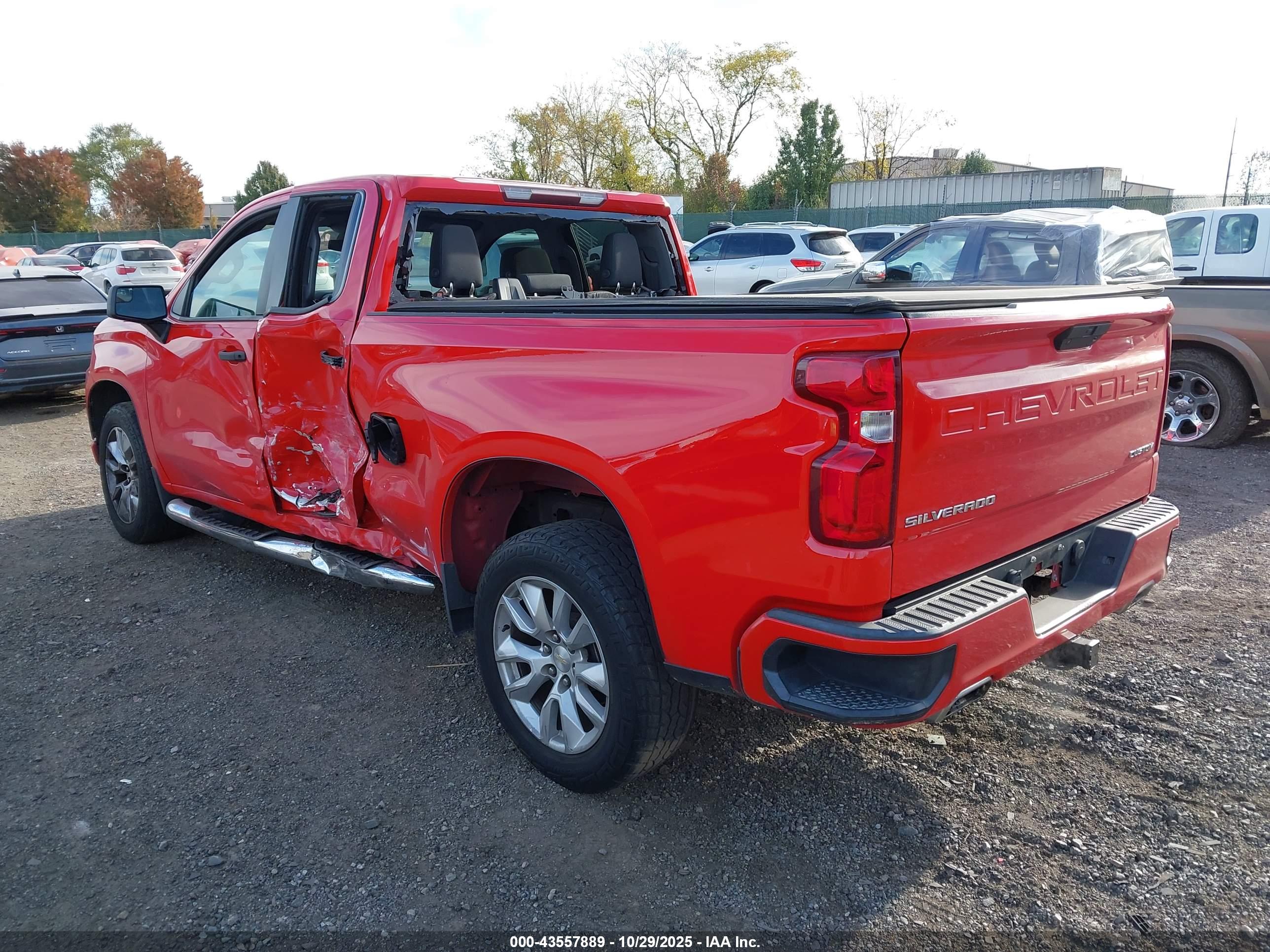 CHEVROLET SILVERADO image 3