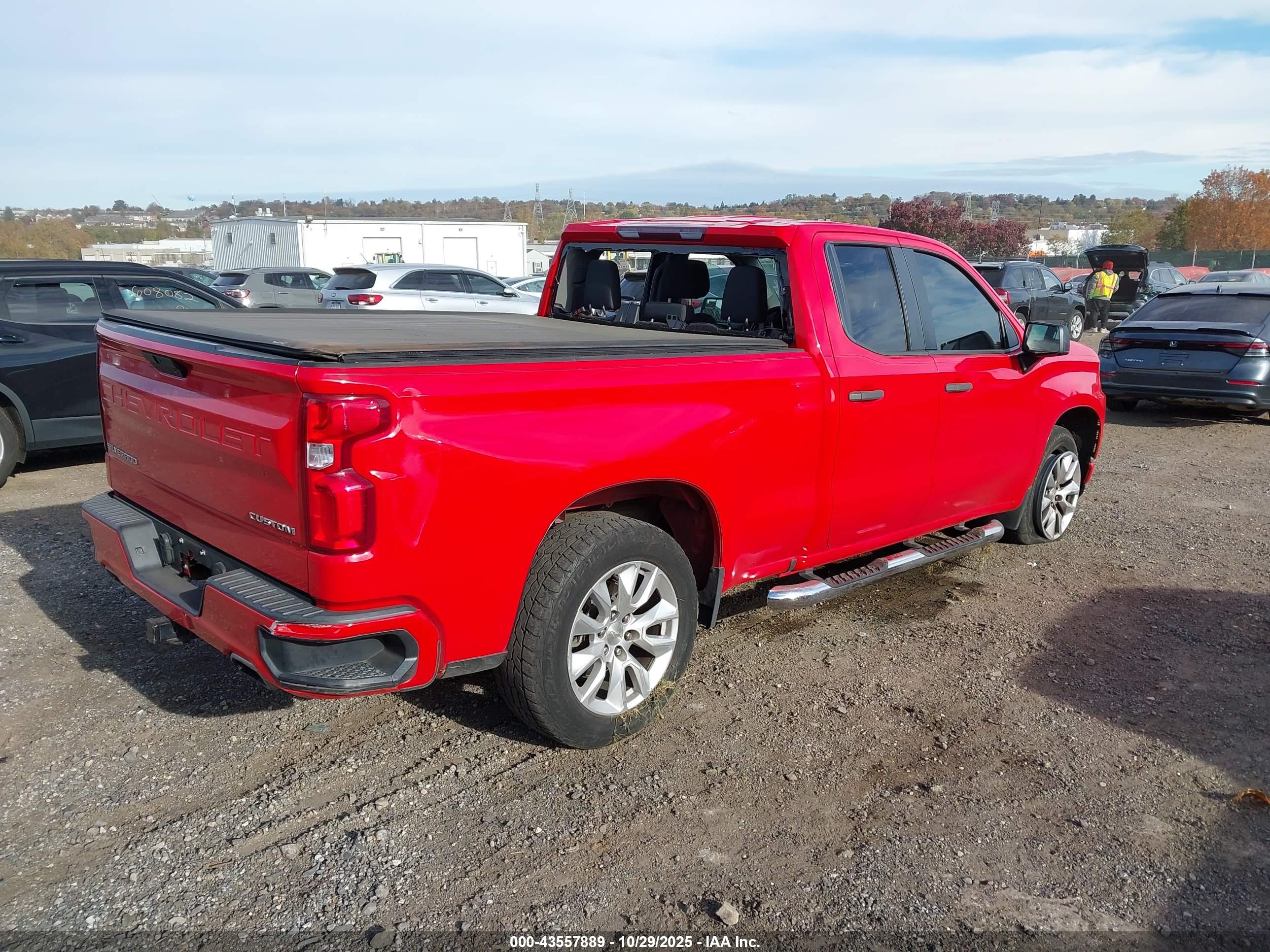 CHEVROLET SILVERADO image 4