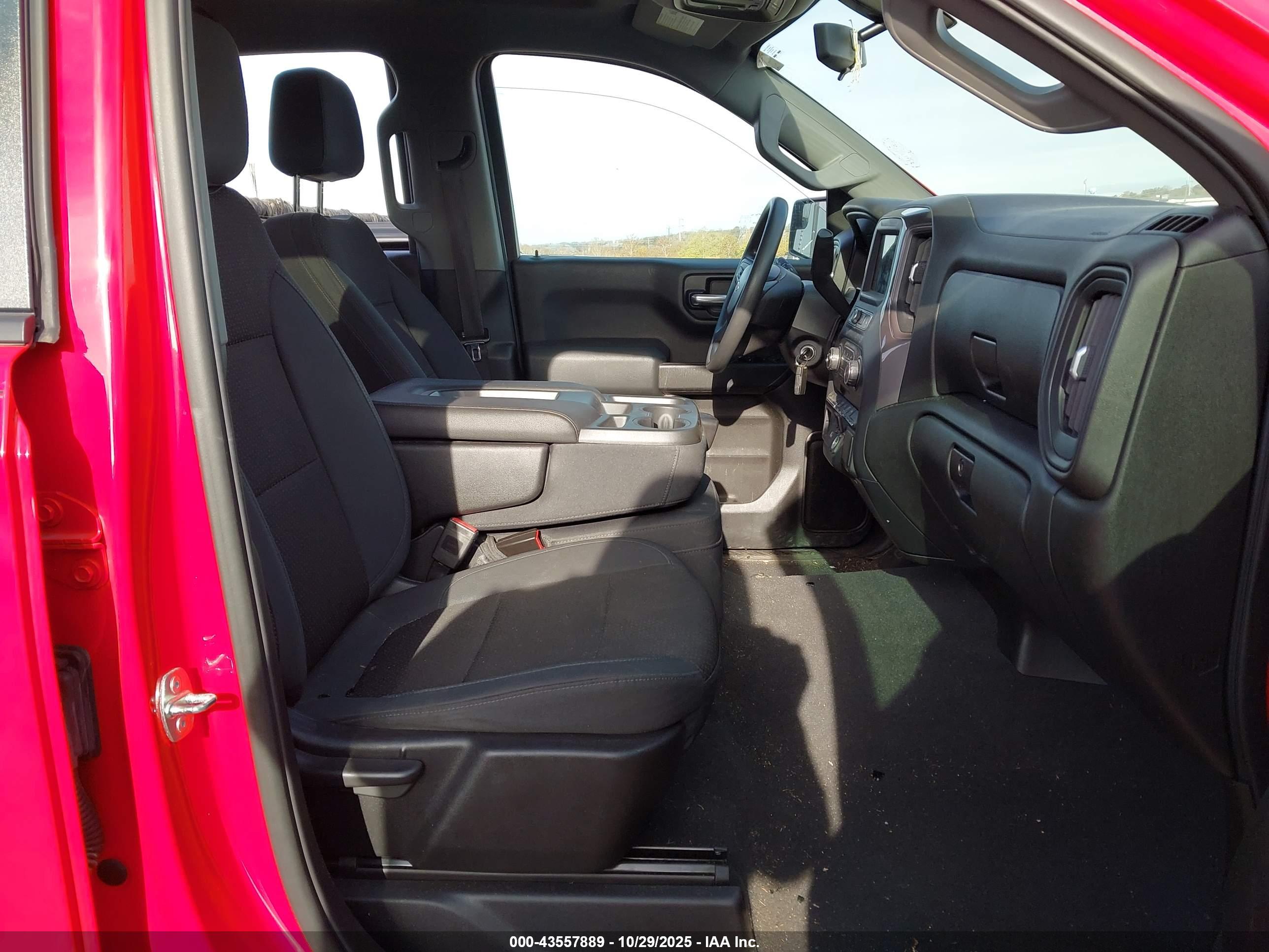 CHEVROLET SILVERADO image 5