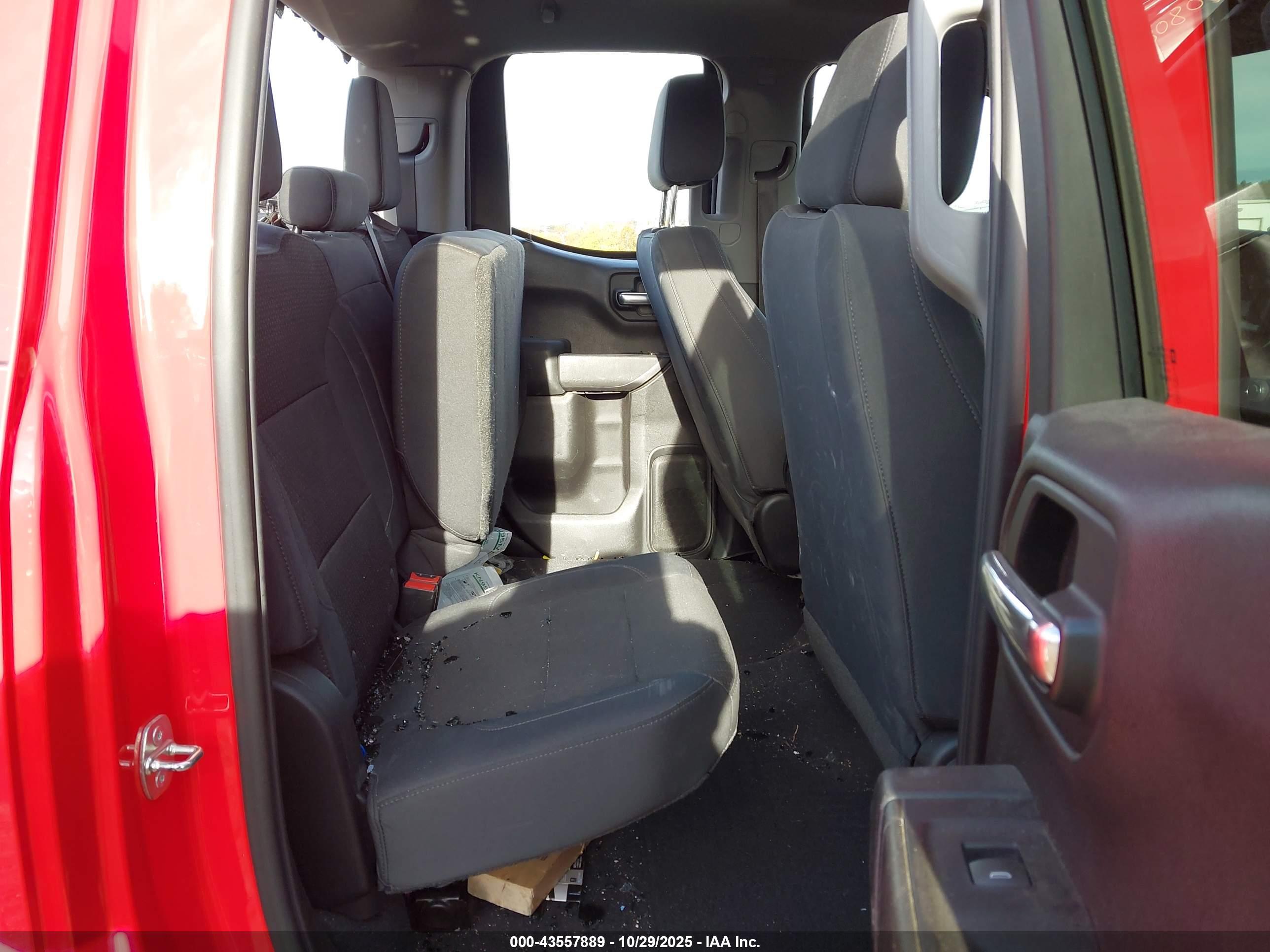CHEVROLET SILVERADO image 8