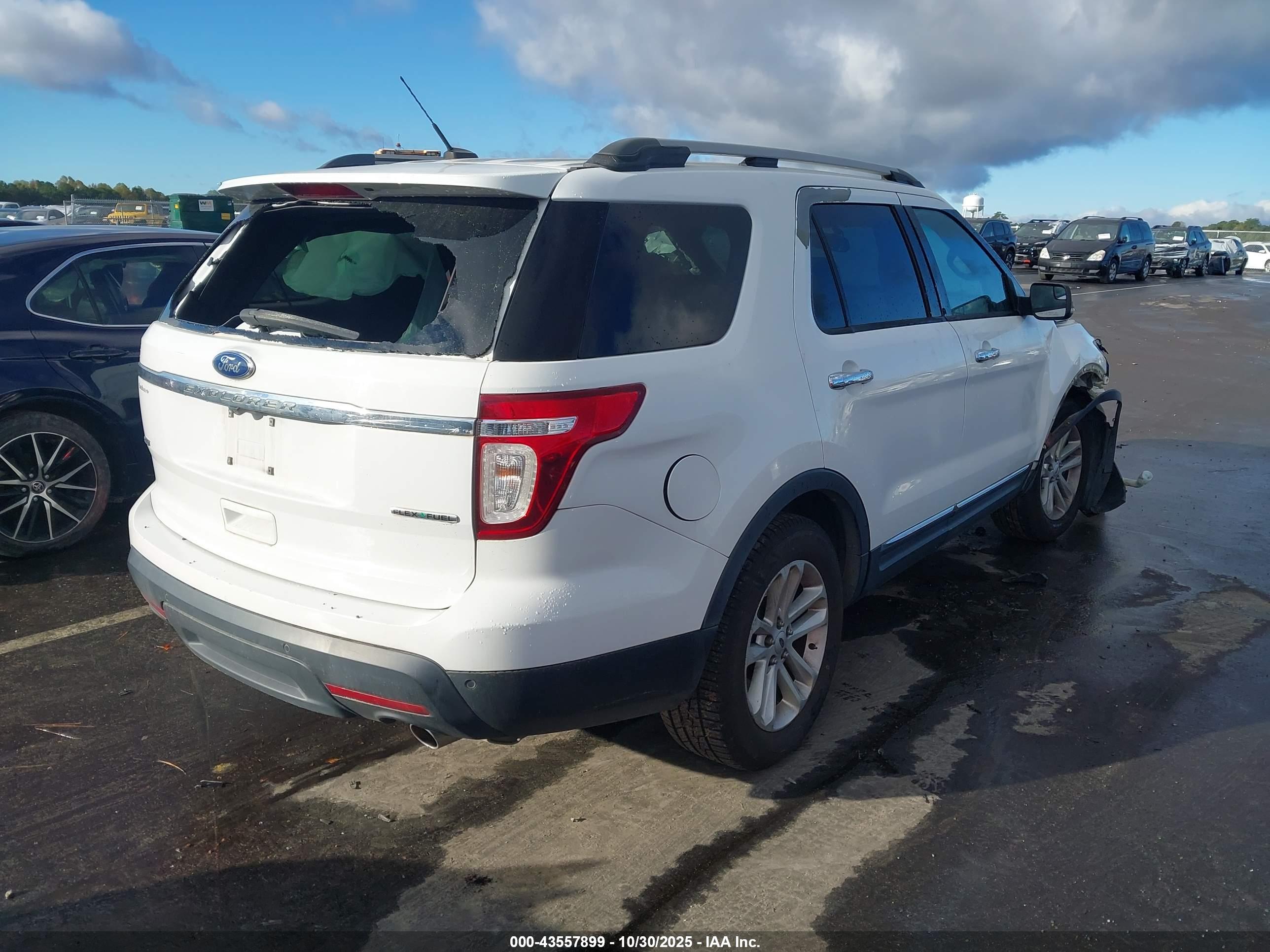 FORD EXPLORER image 4