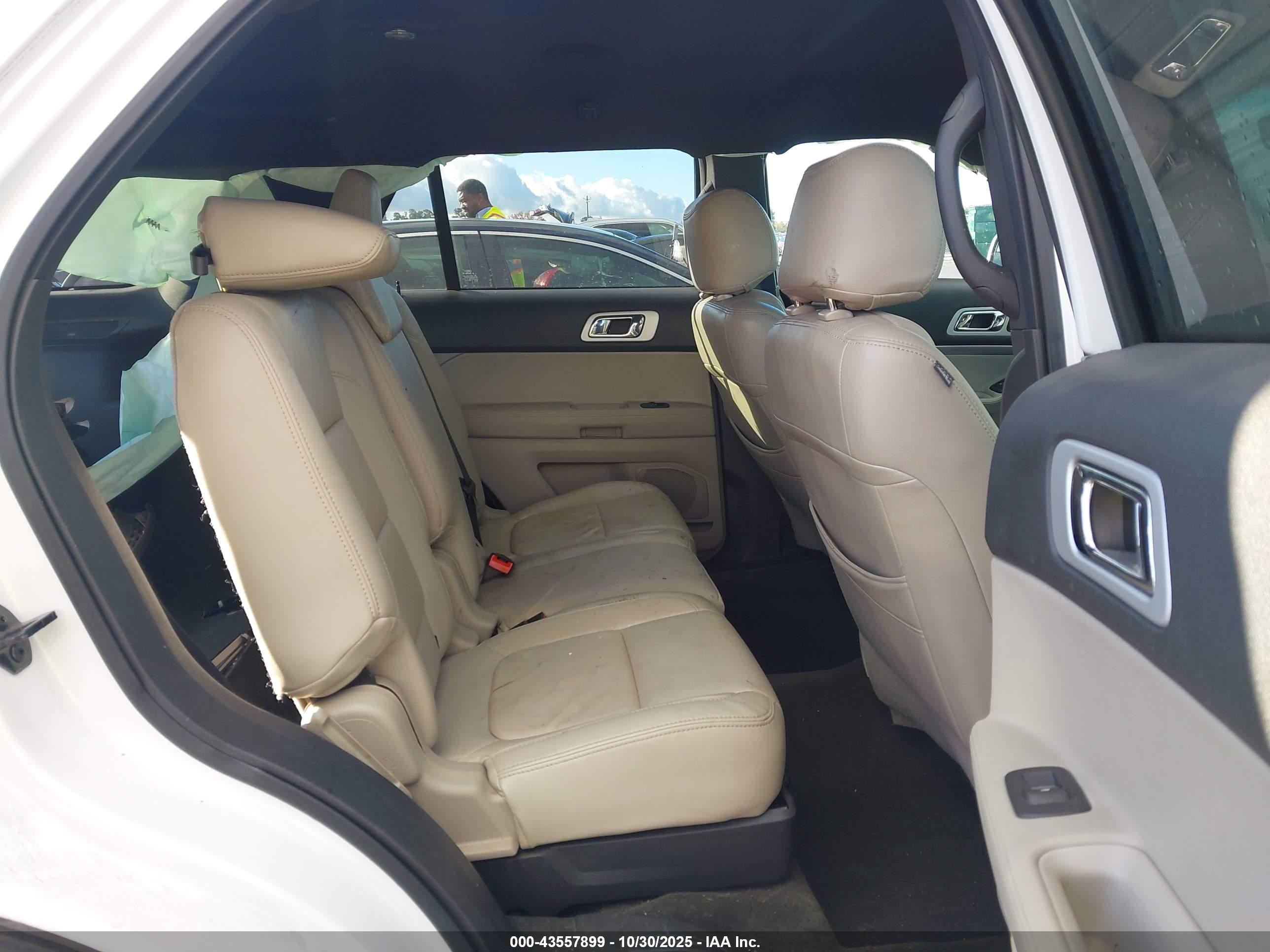 FORD EXPLORER image 8