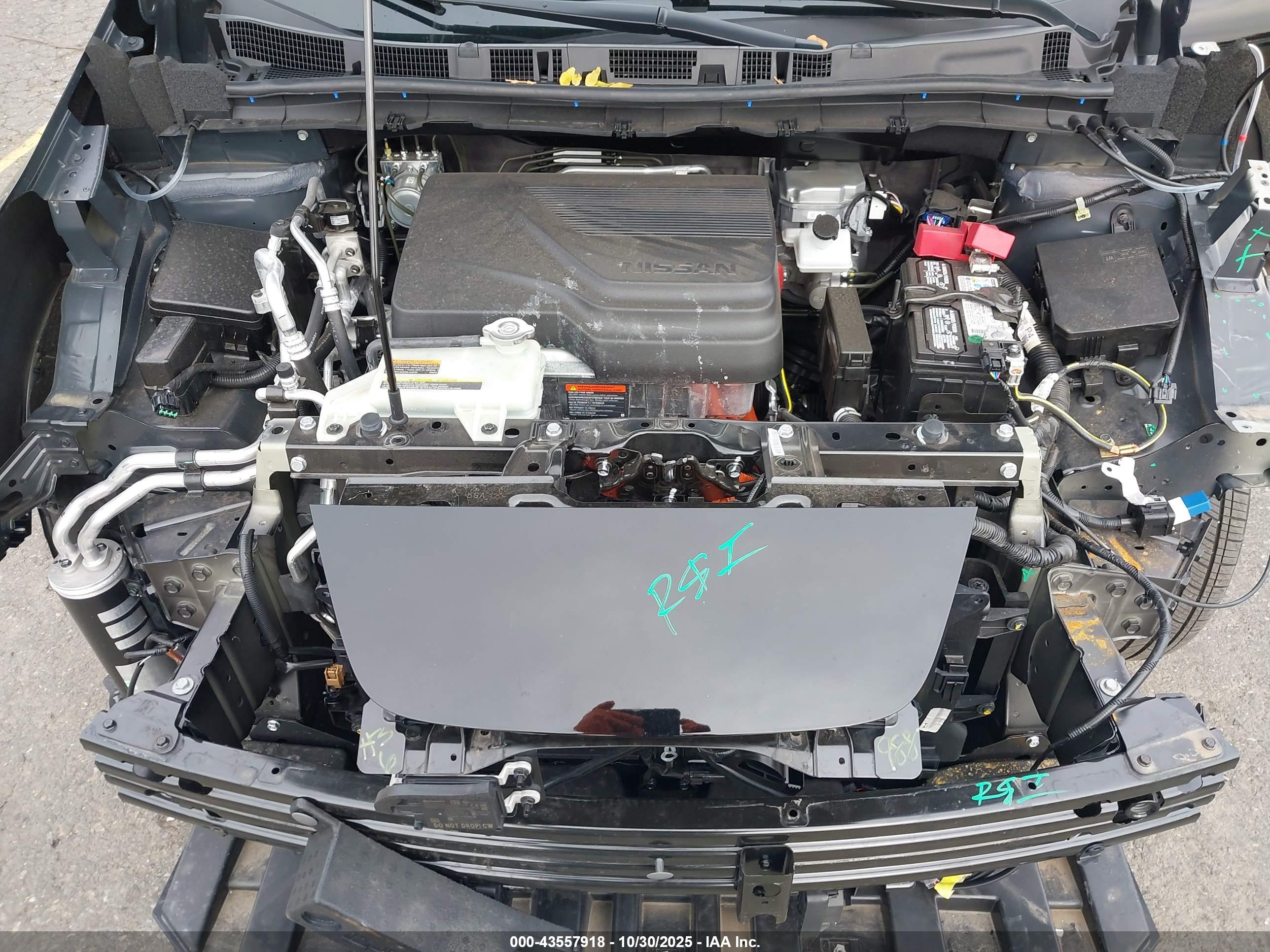 NISSAN LEAF image 10