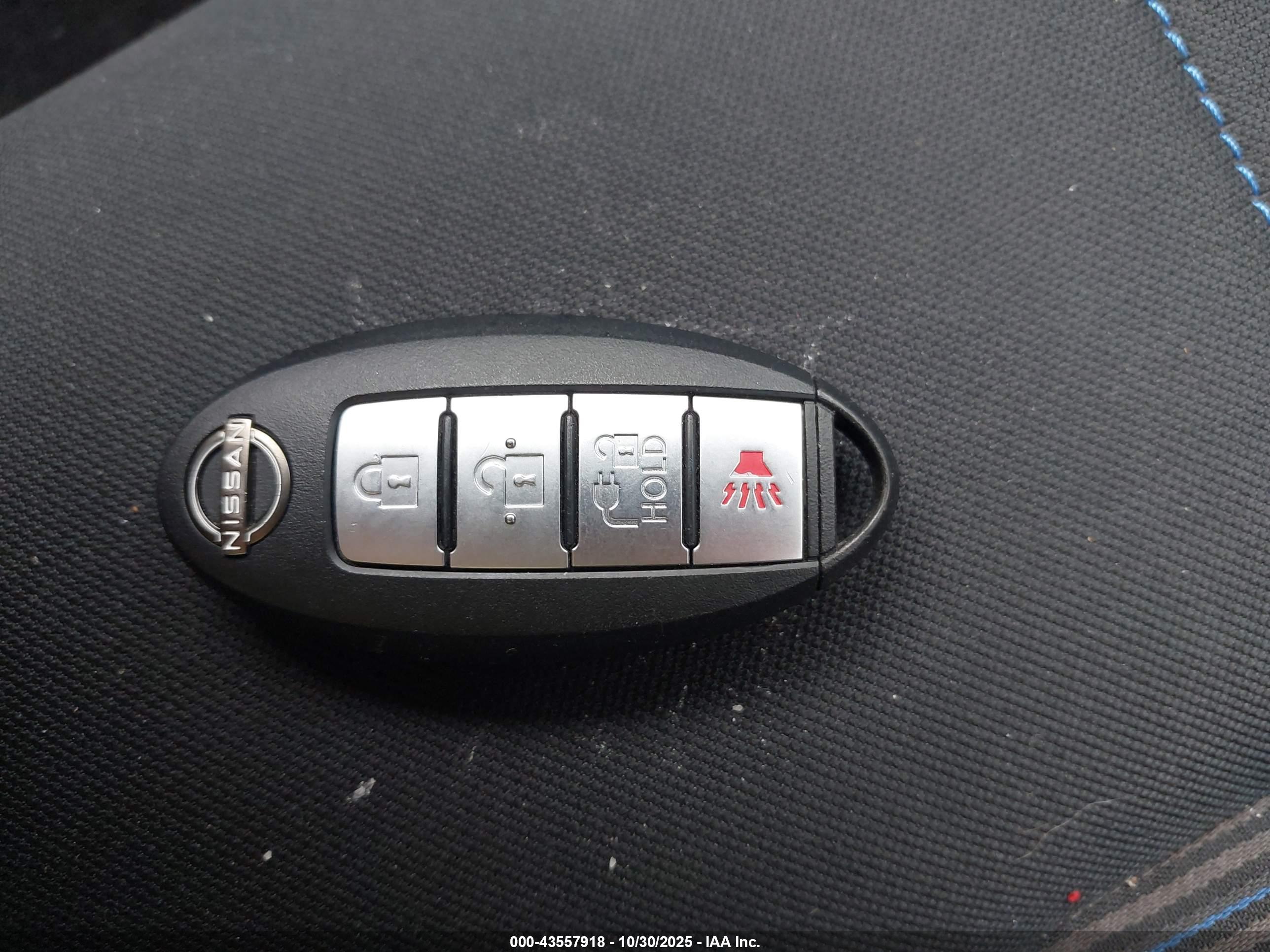 NISSAN LEAF image 11