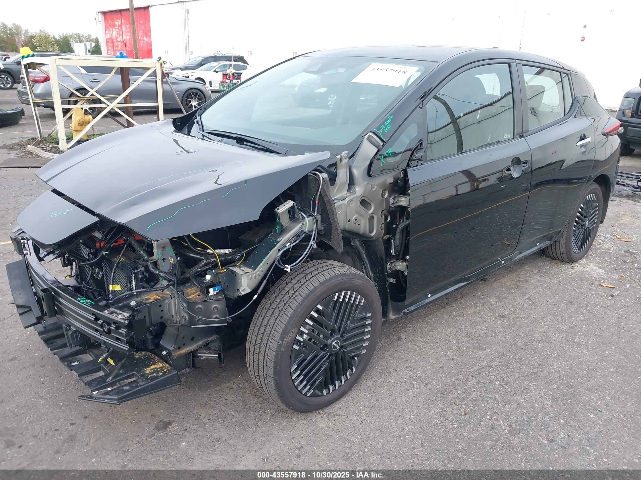 NISSAN LEAF image 2