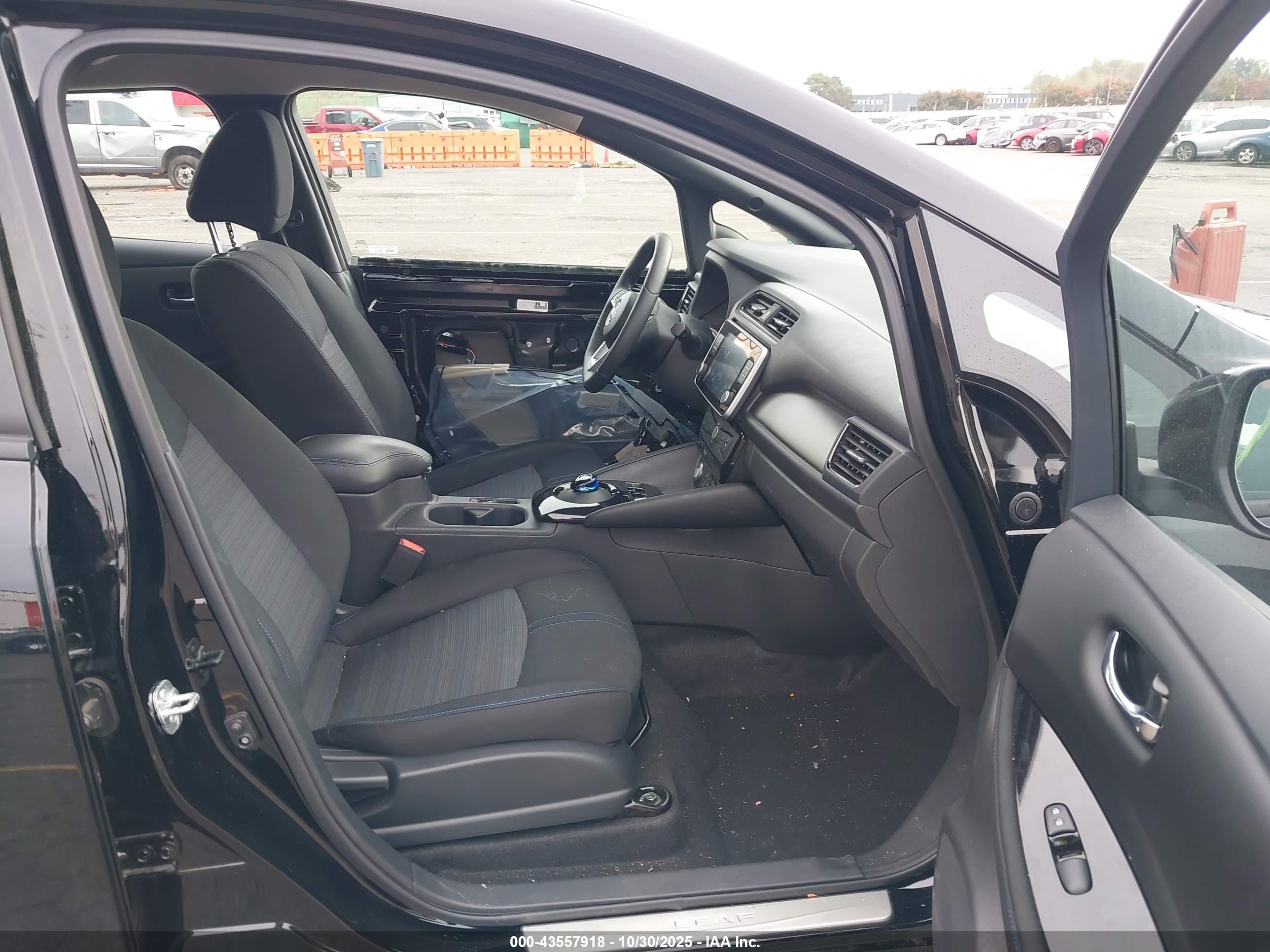 NISSAN LEAF image 5