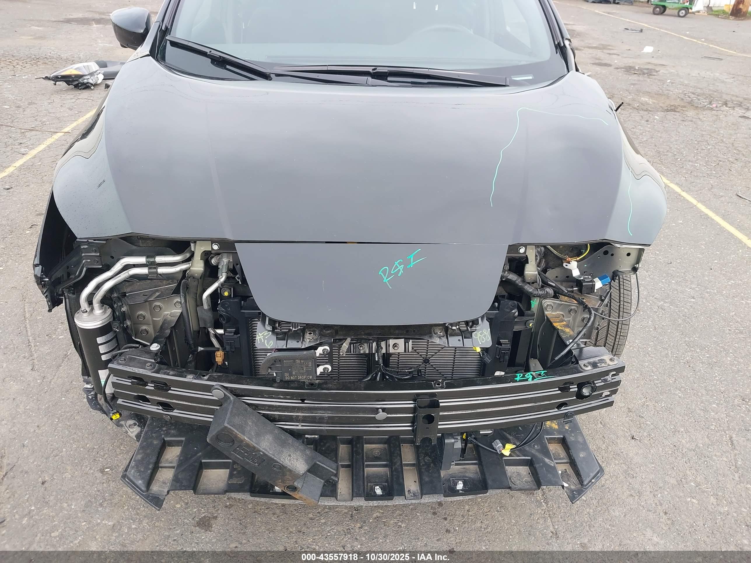 NISSAN LEAF image 6