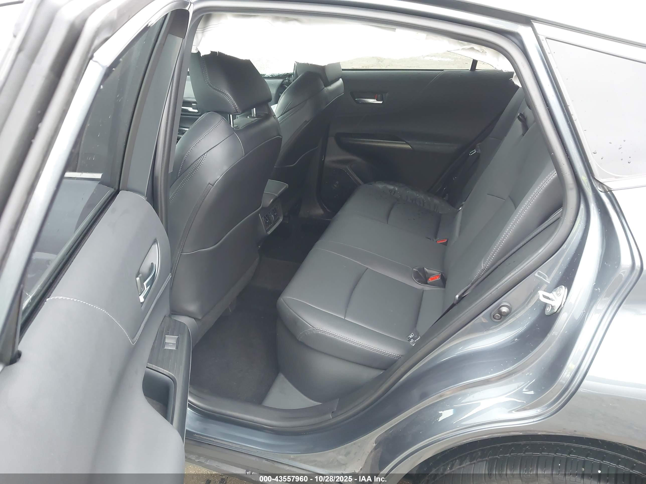 TOYOTA VENZA image 8