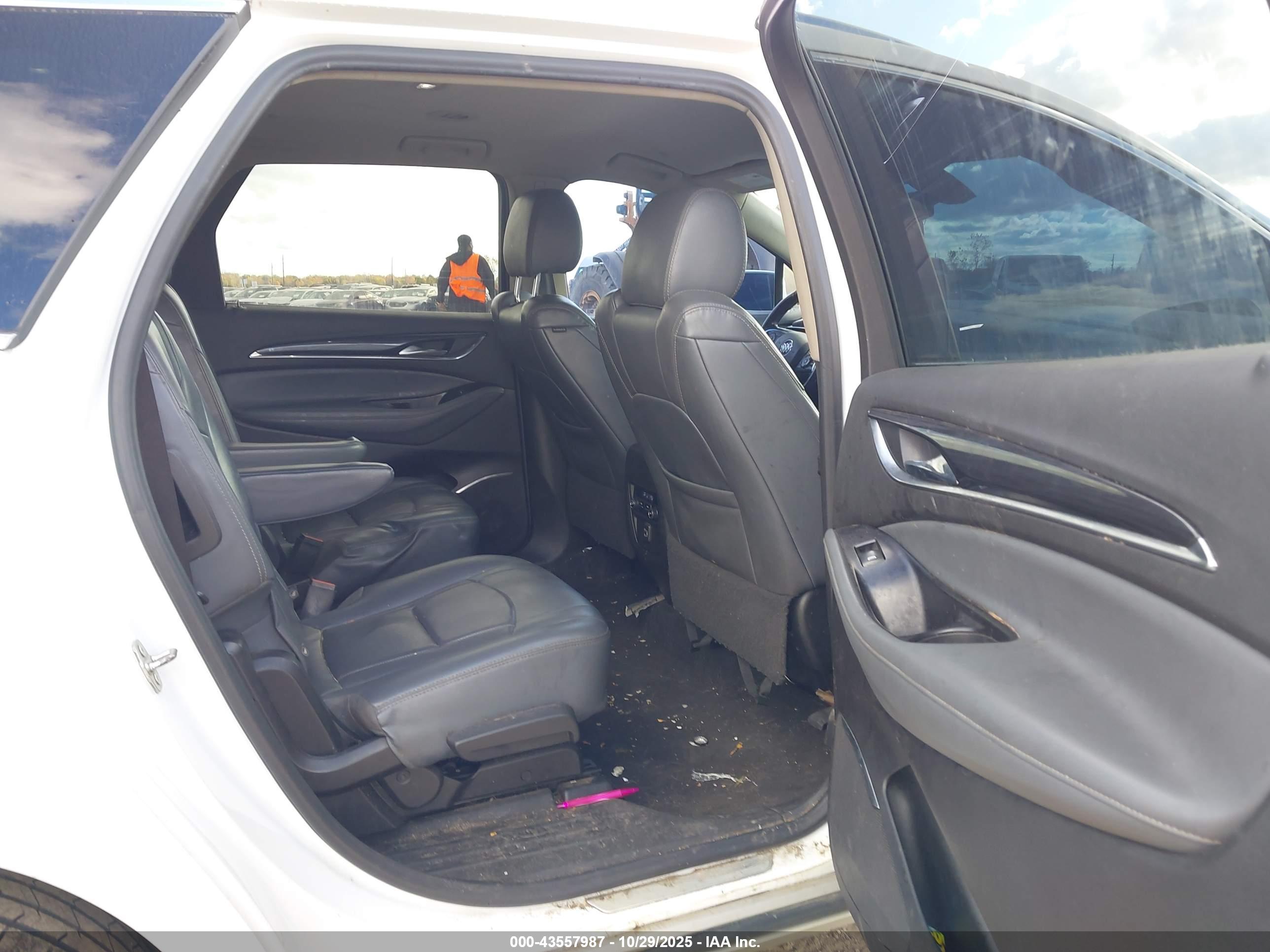 BUICK ENCLAVE image 8