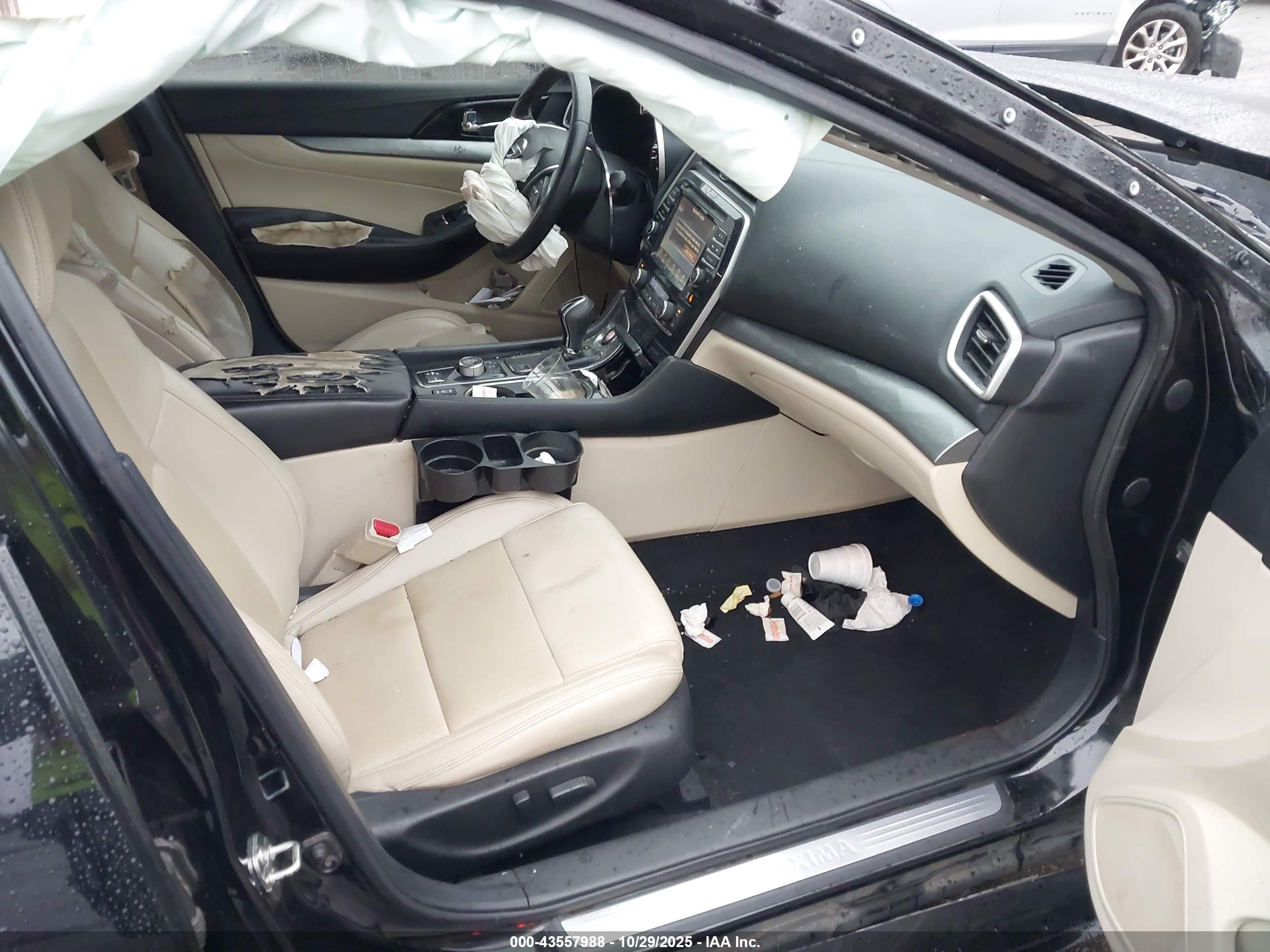 NISSAN MAXIMA image 5