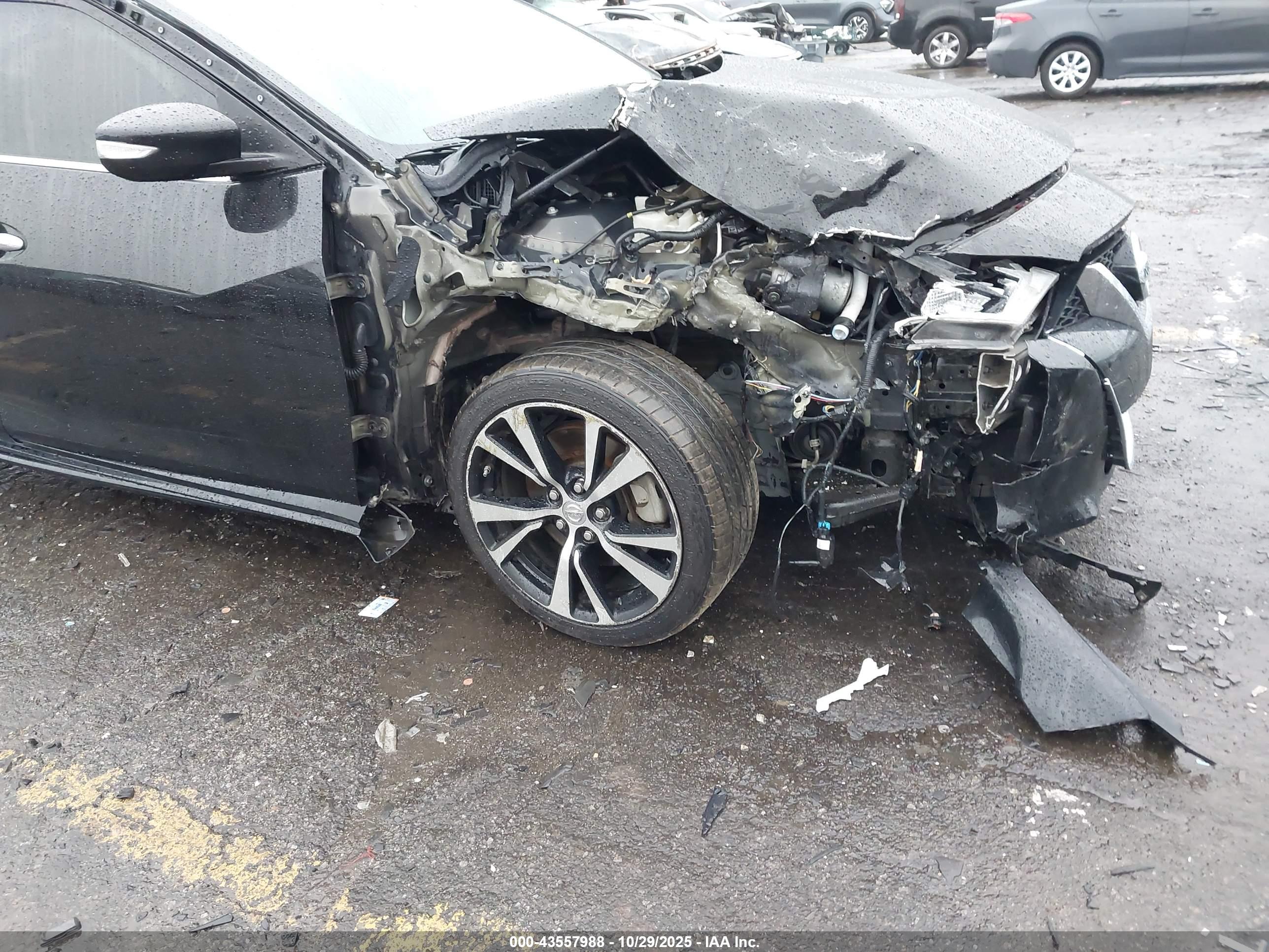 NISSAN MAXIMA image 6