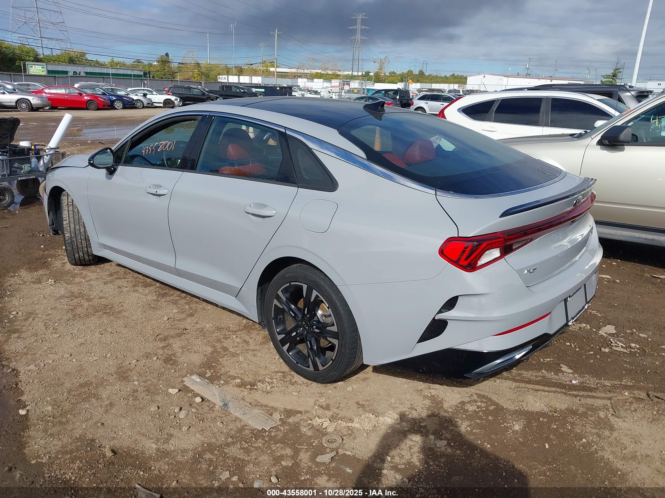 KIA K5 image 3