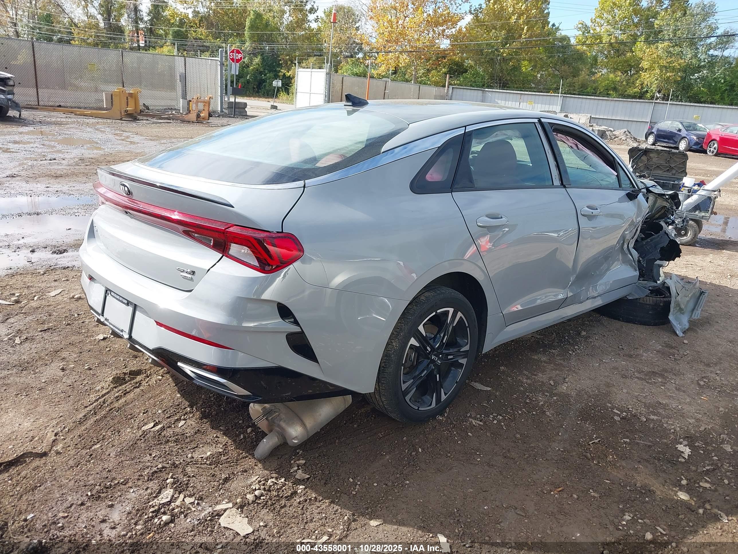 KIA K5 image 4
