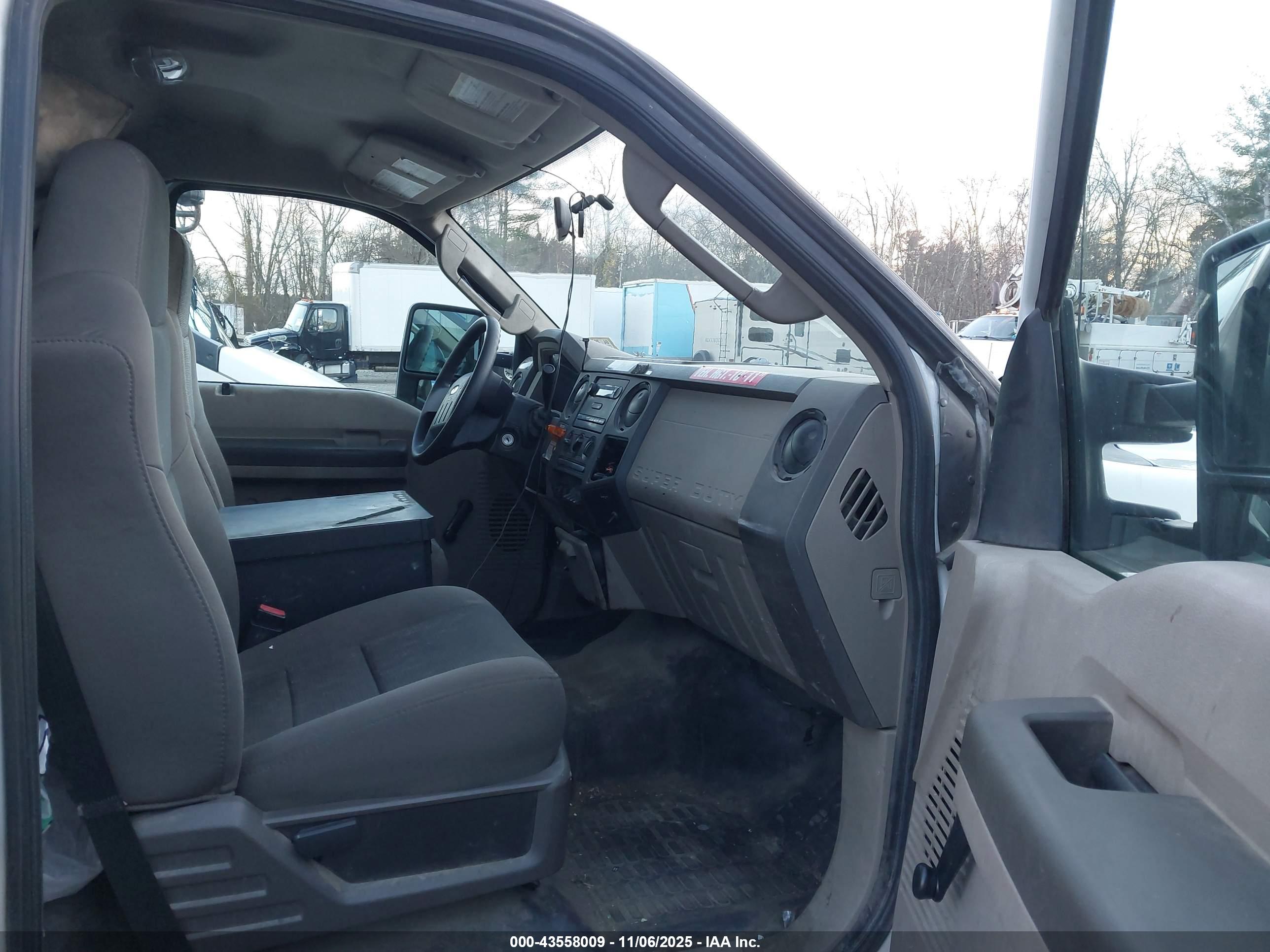 FORD F-450 image 8