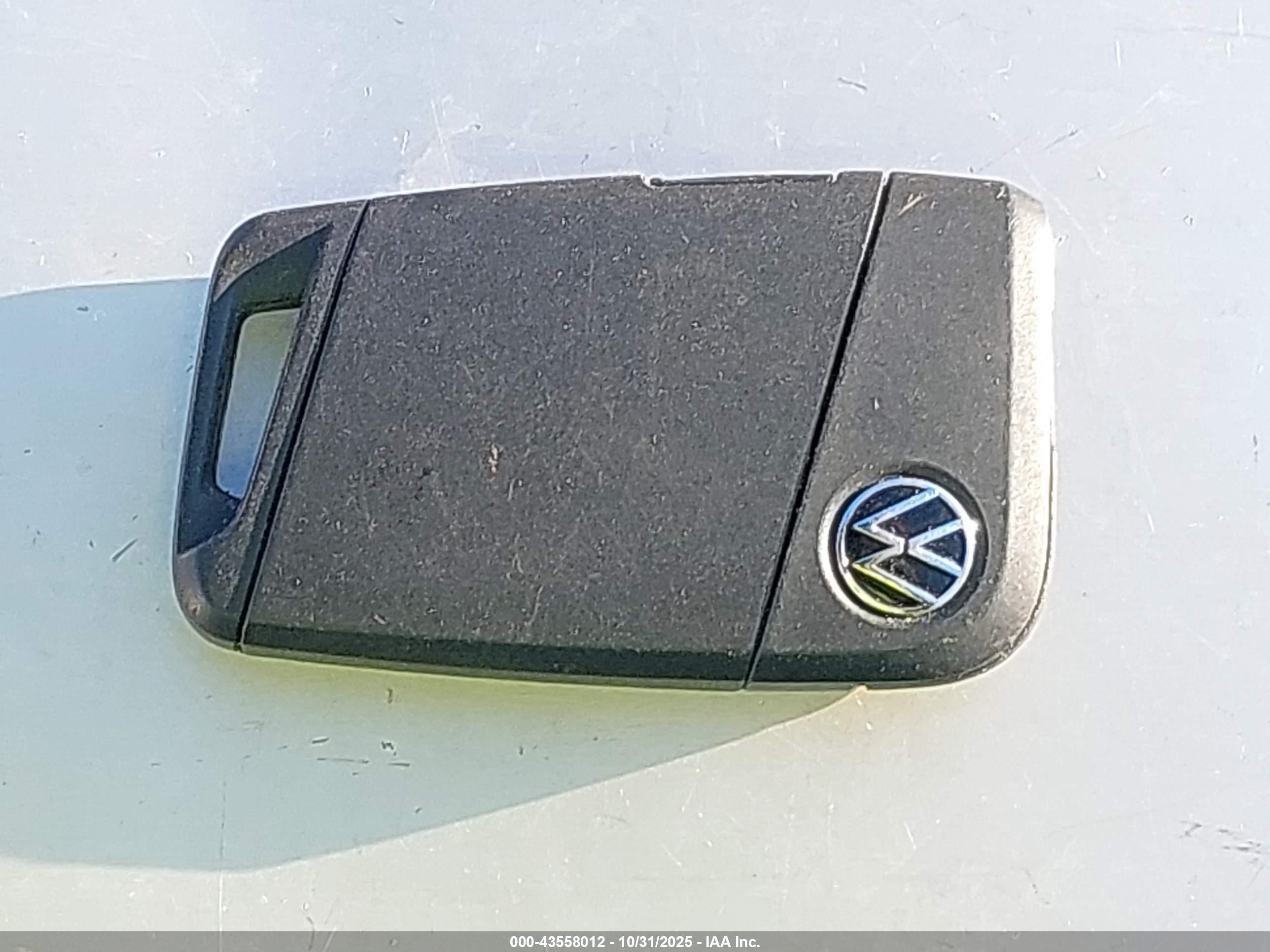 VOLKSWAGEN TAOS image 11