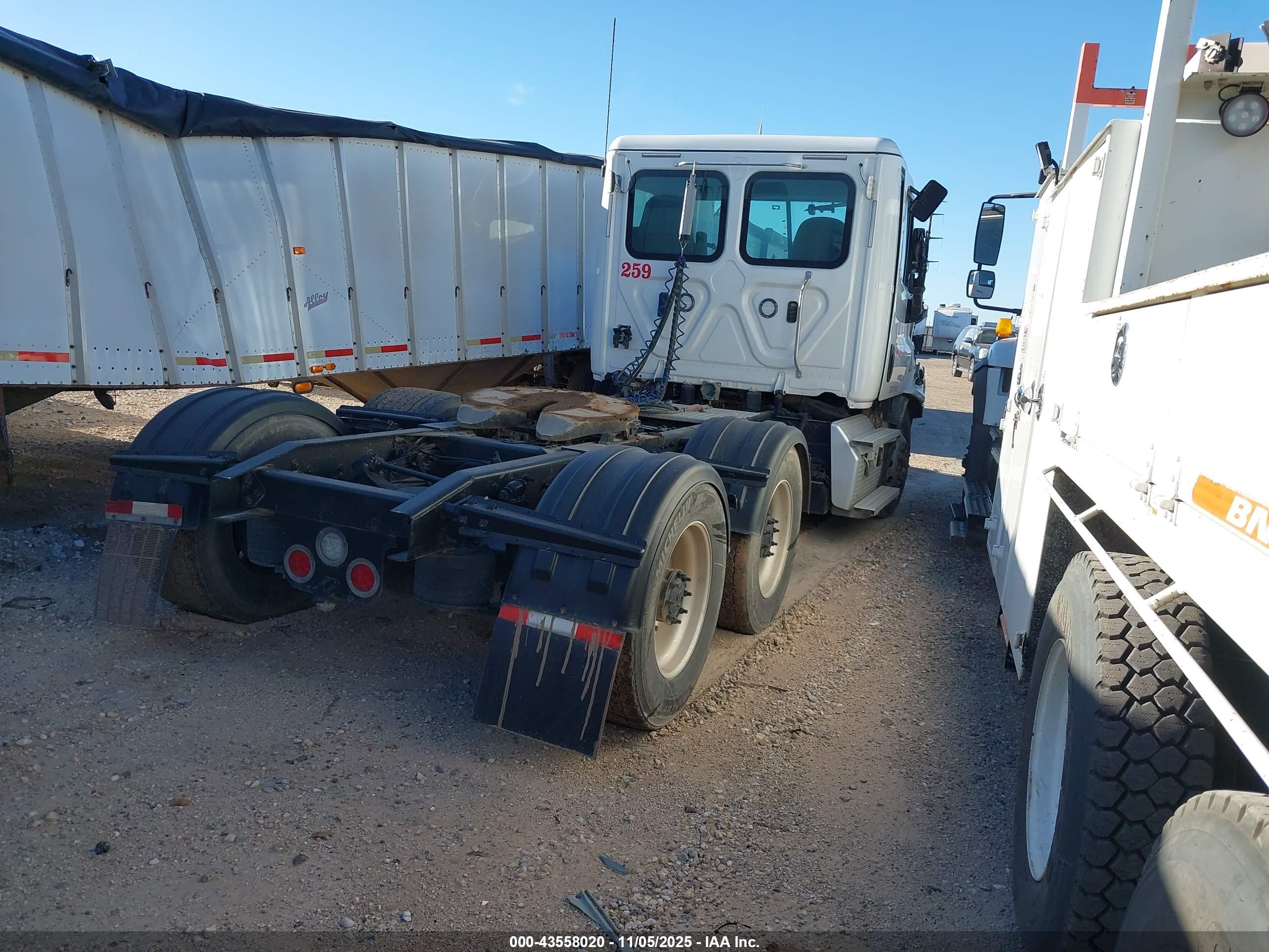 FREIGHTLINER CASCADIA image 4