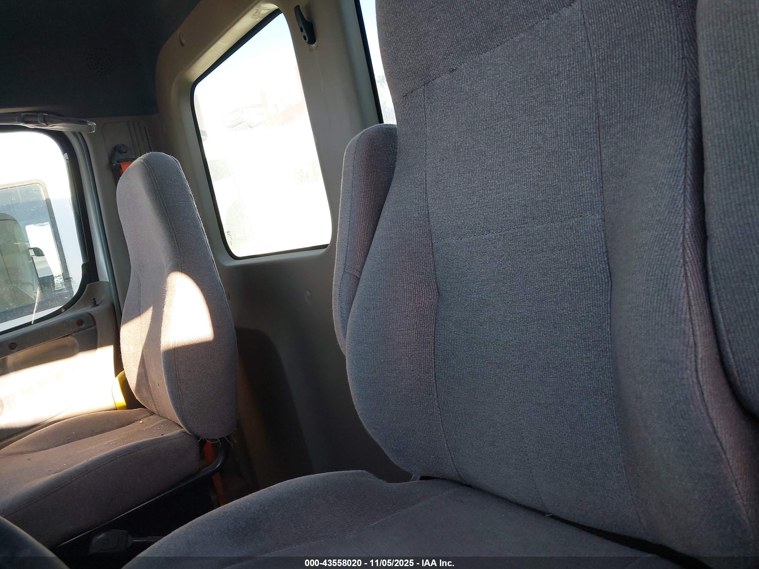 FREIGHTLINER CASCADIA image 8