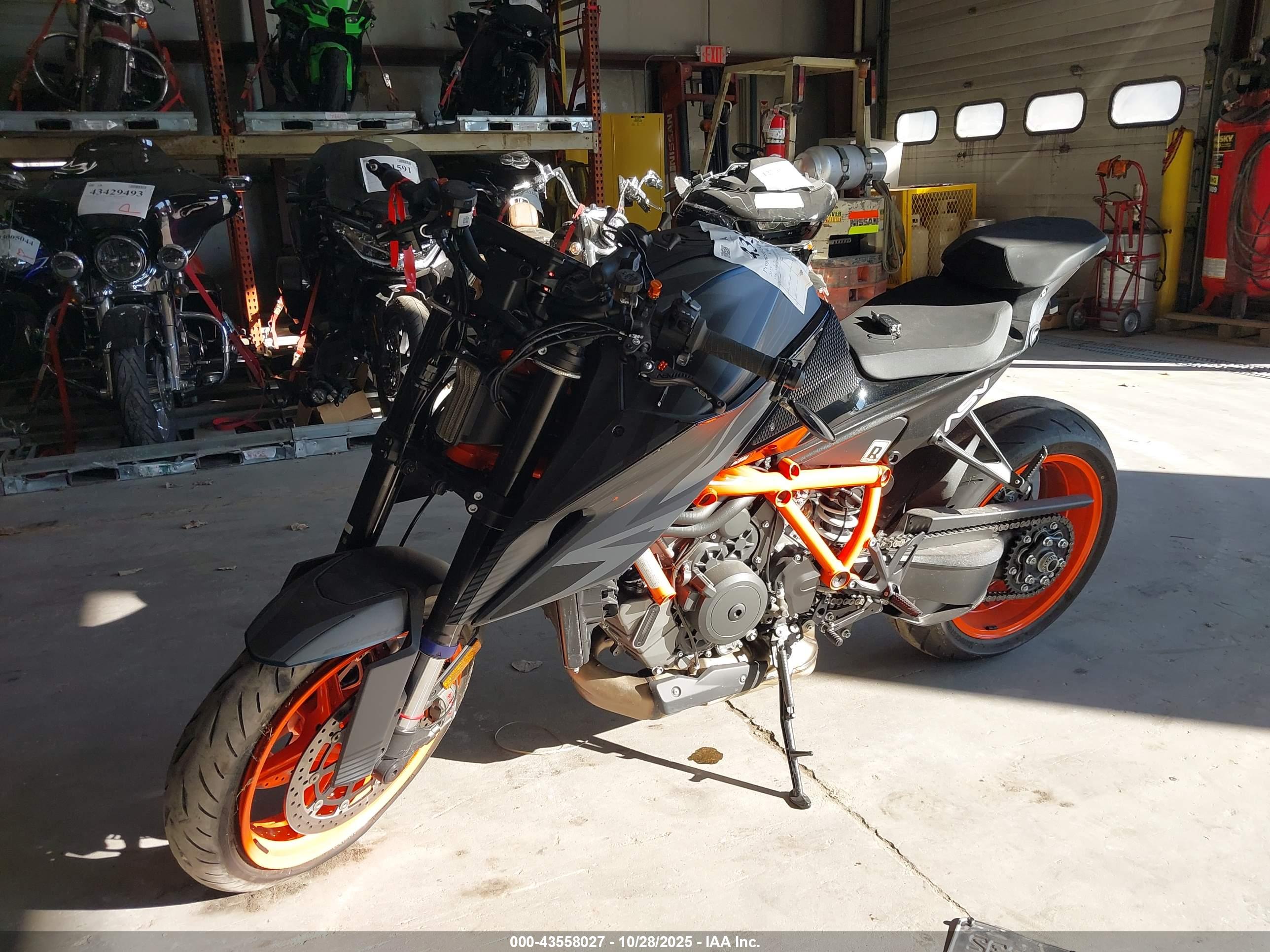 KTM 1290 image 2