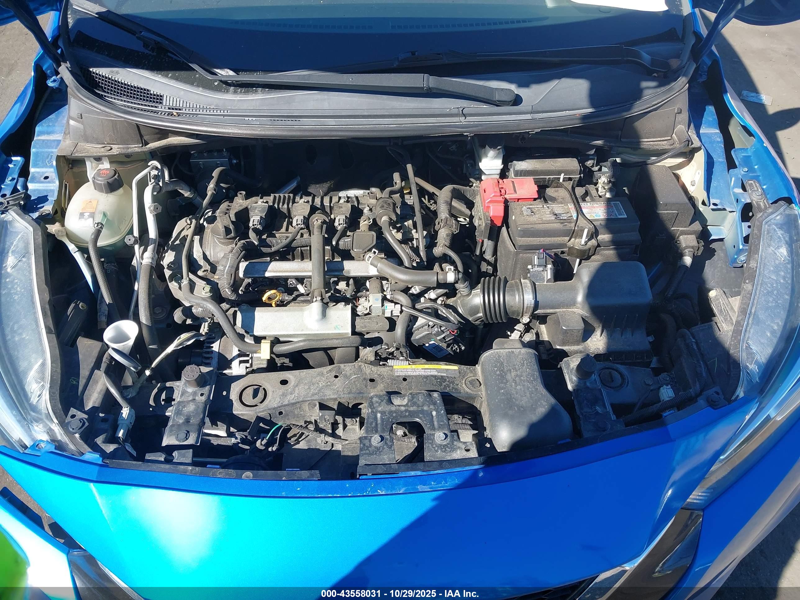 NISSAN VERSA image 10