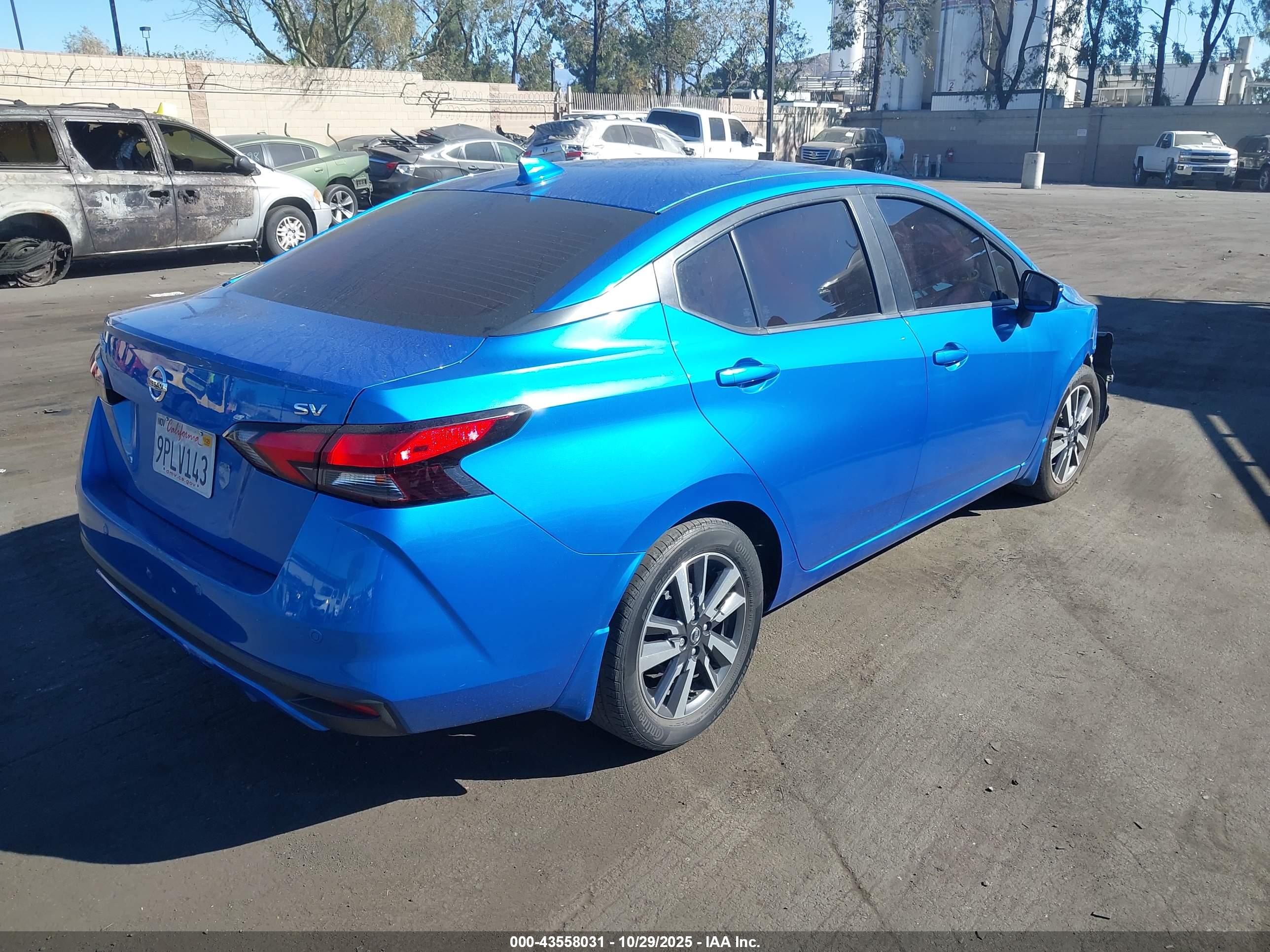 NISSAN VERSA image 4