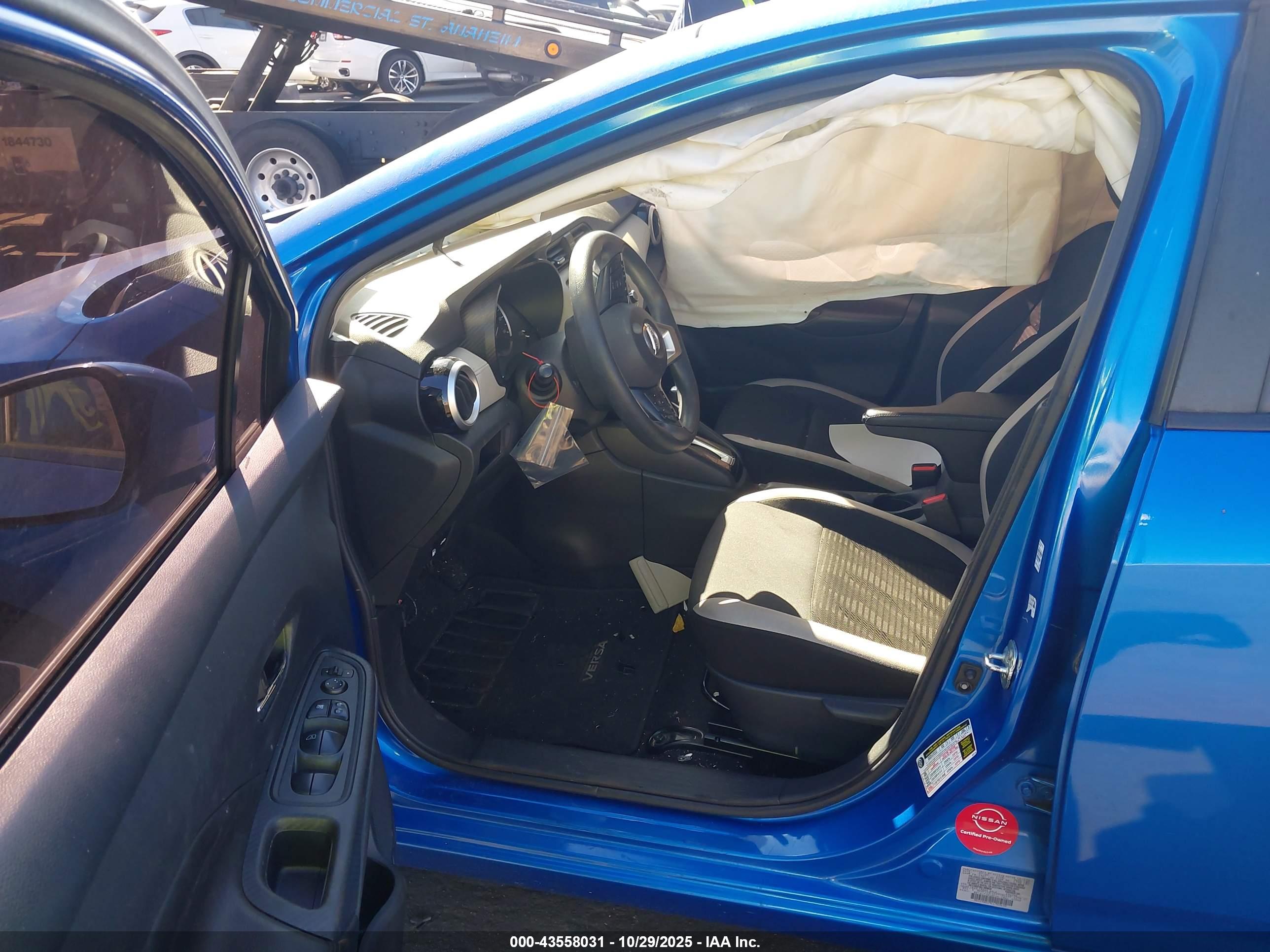 NISSAN VERSA image 5