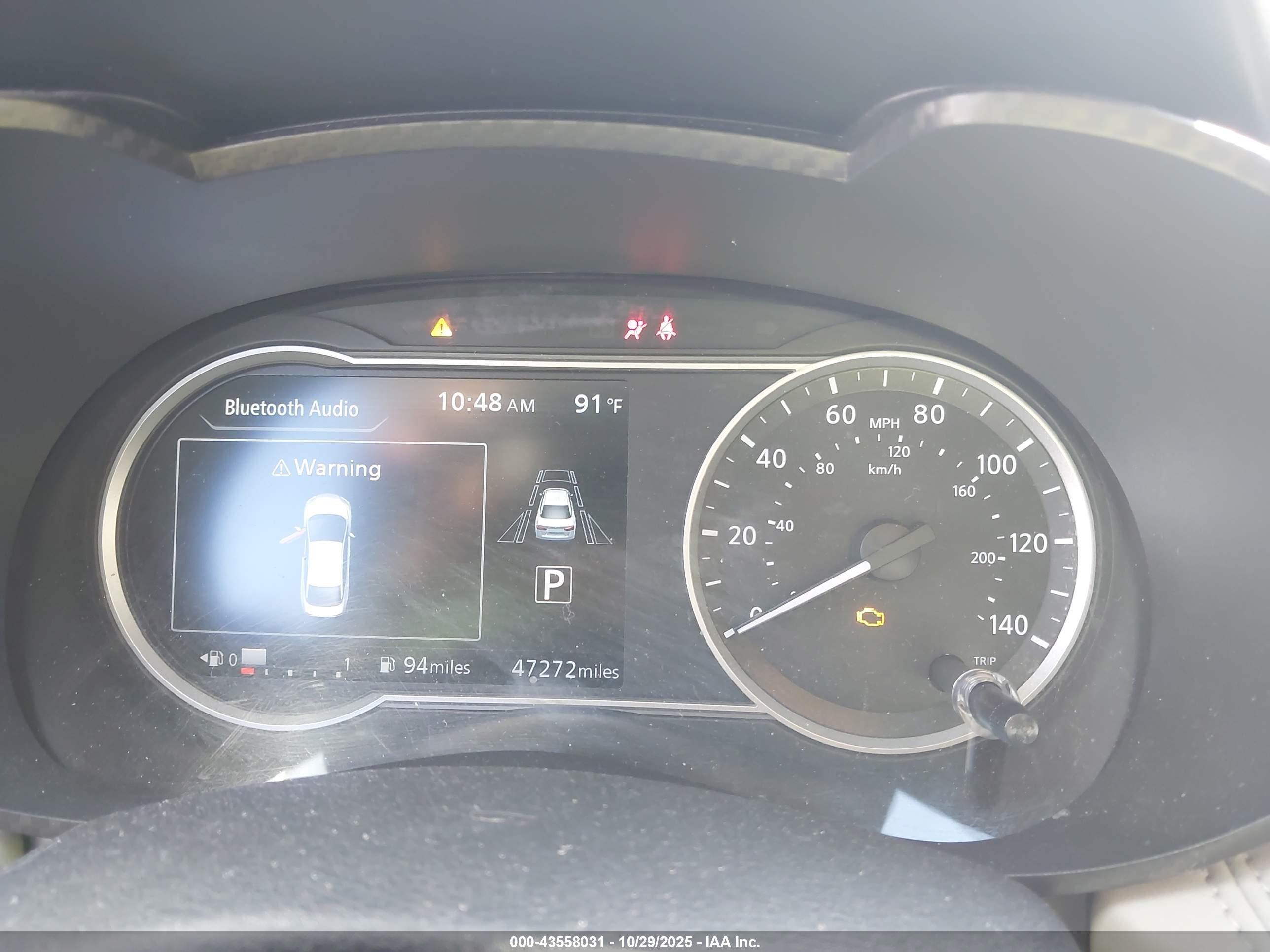 NISSAN VERSA image 7