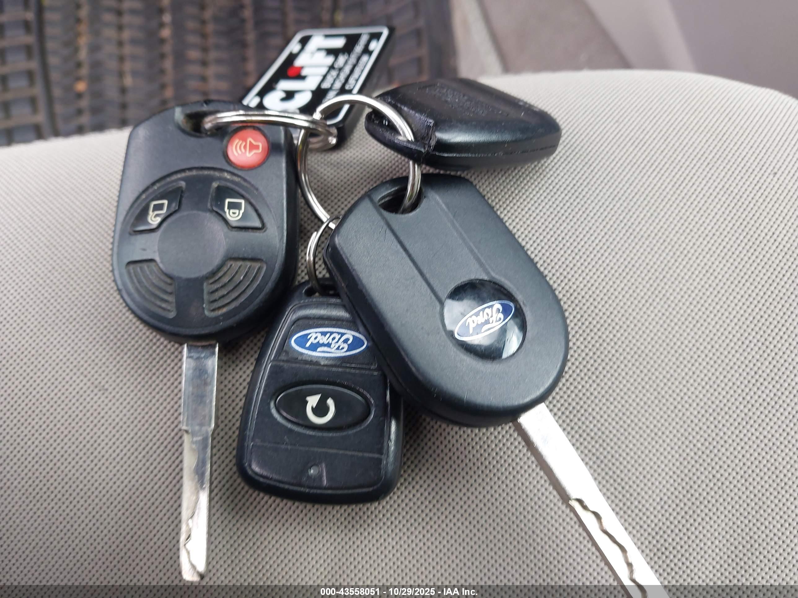 FORD ESCAPE image 11