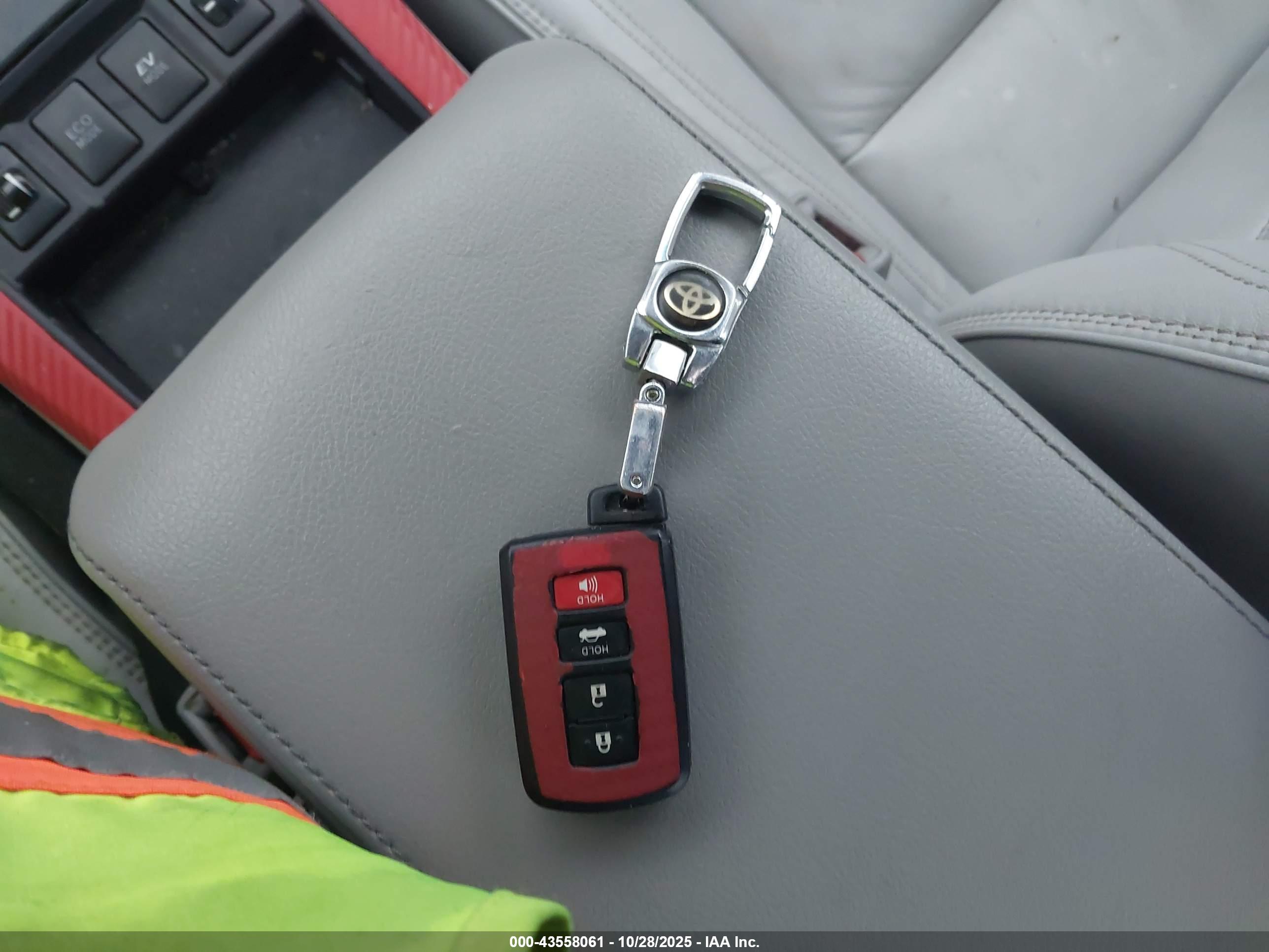 TOYOTA CAMRY image 11