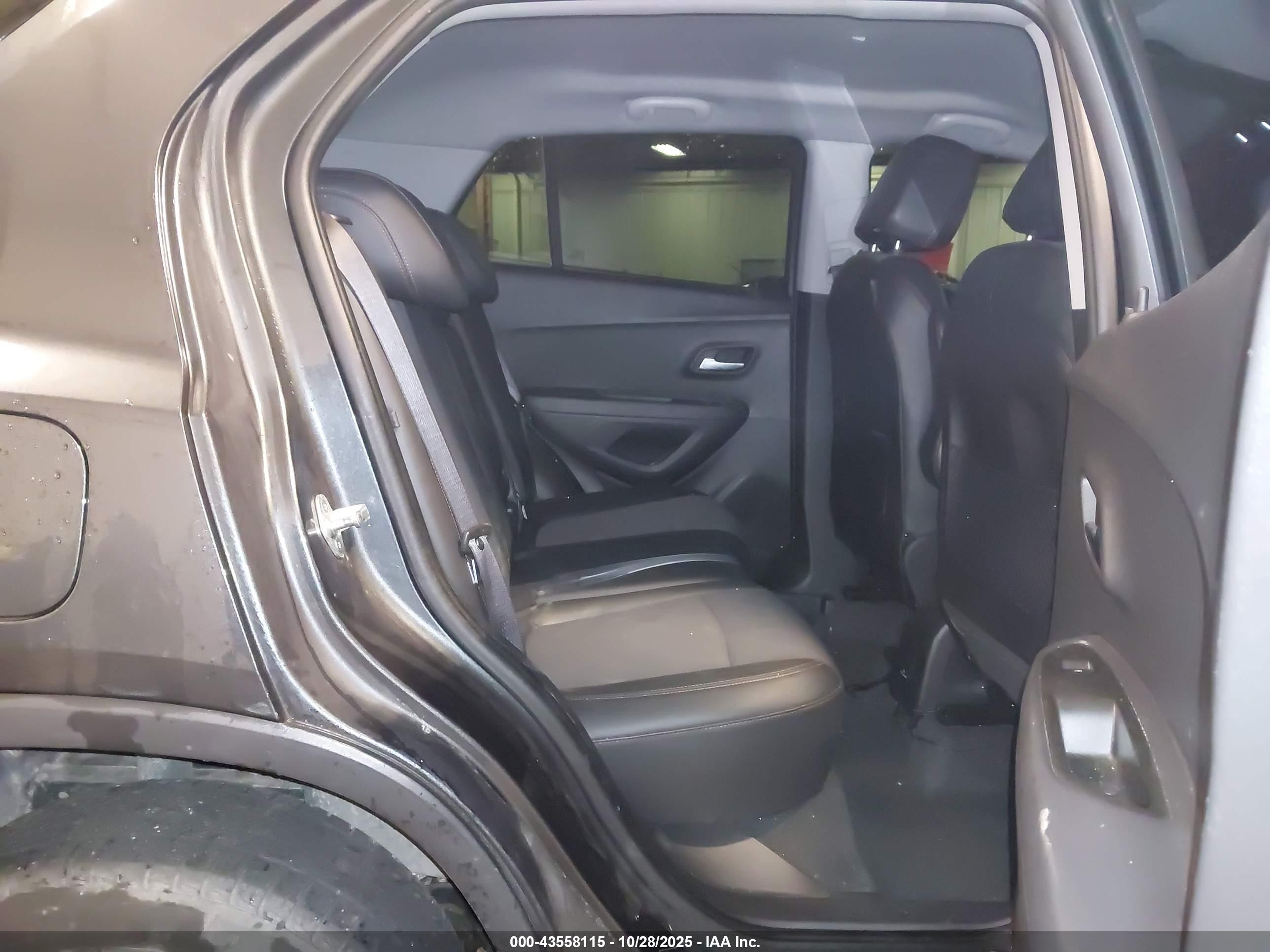 CHEVROLET TRAX image 8