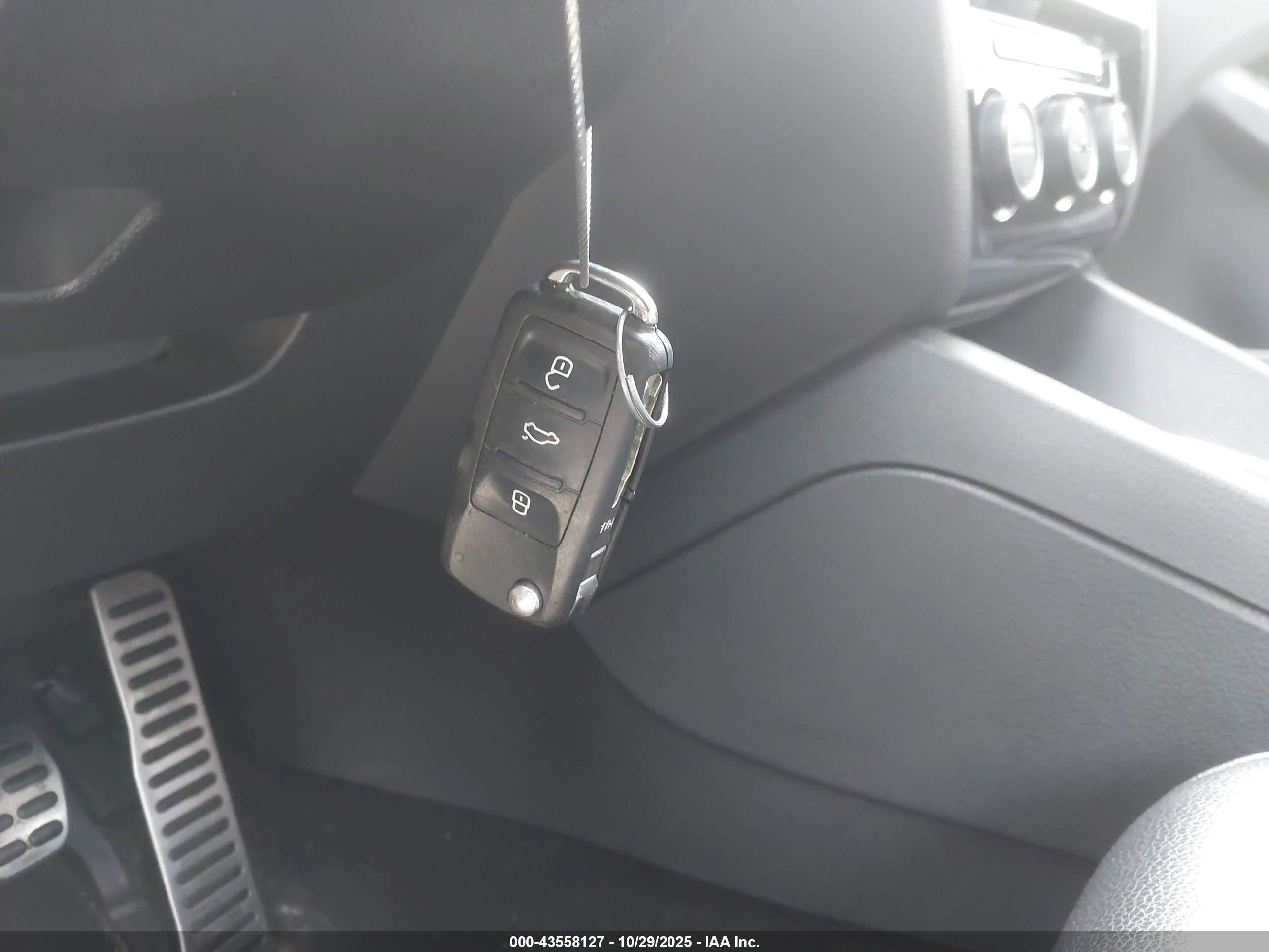 VOLKSWAGEN JETTA image 11