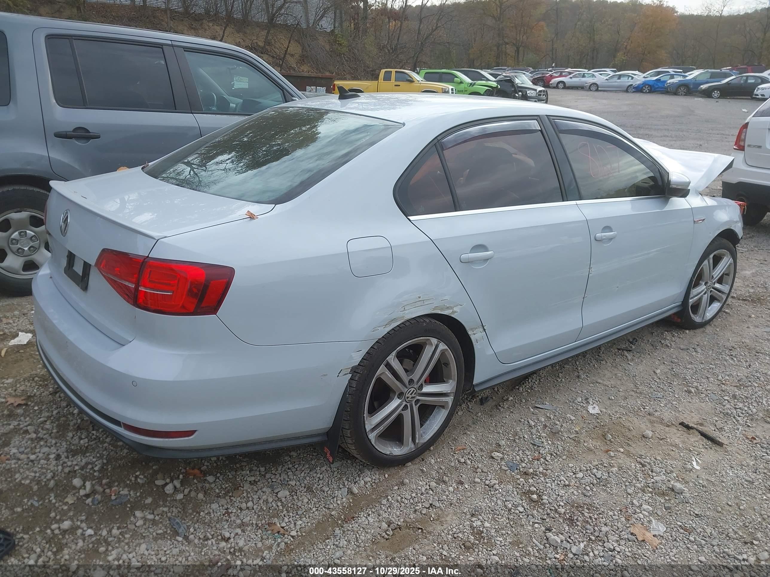 VOLKSWAGEN JETTA image 4