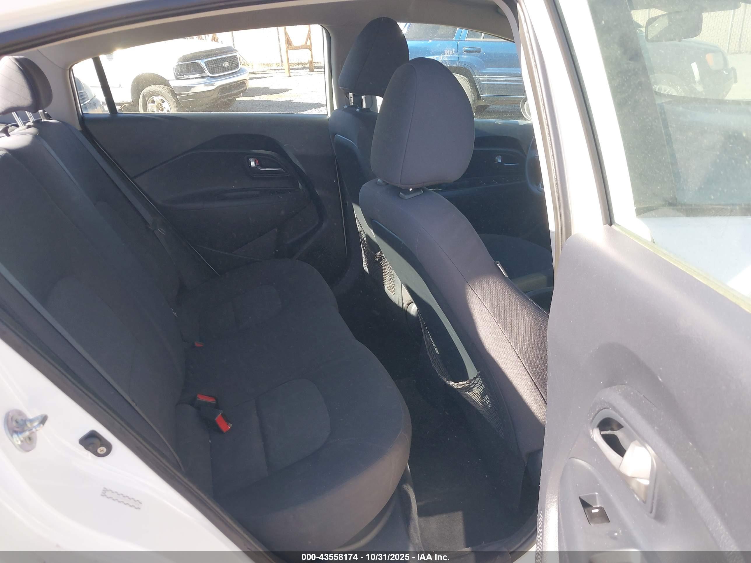 KIA RIO image 8