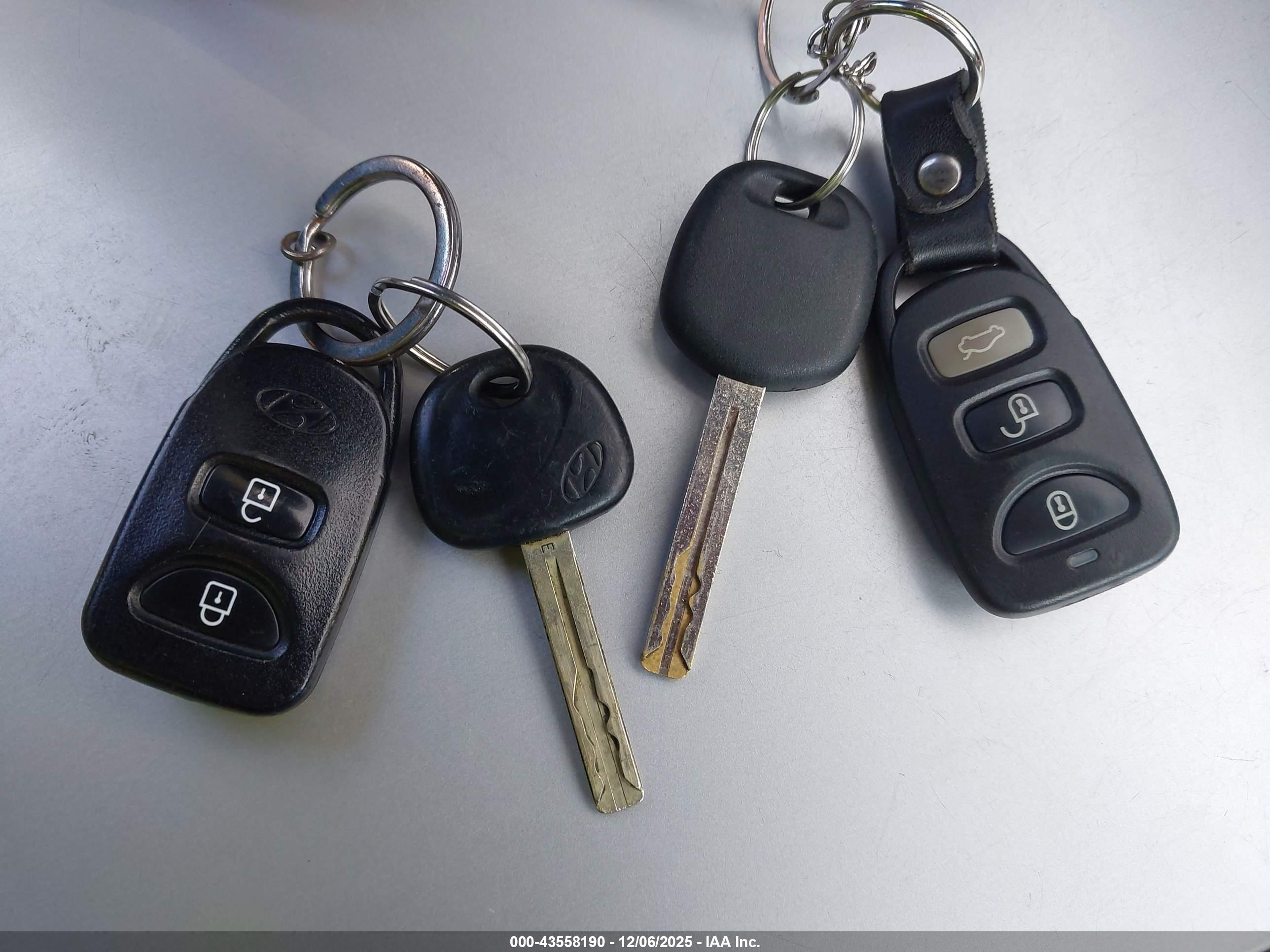 HYUNDAI TUCSON image 11