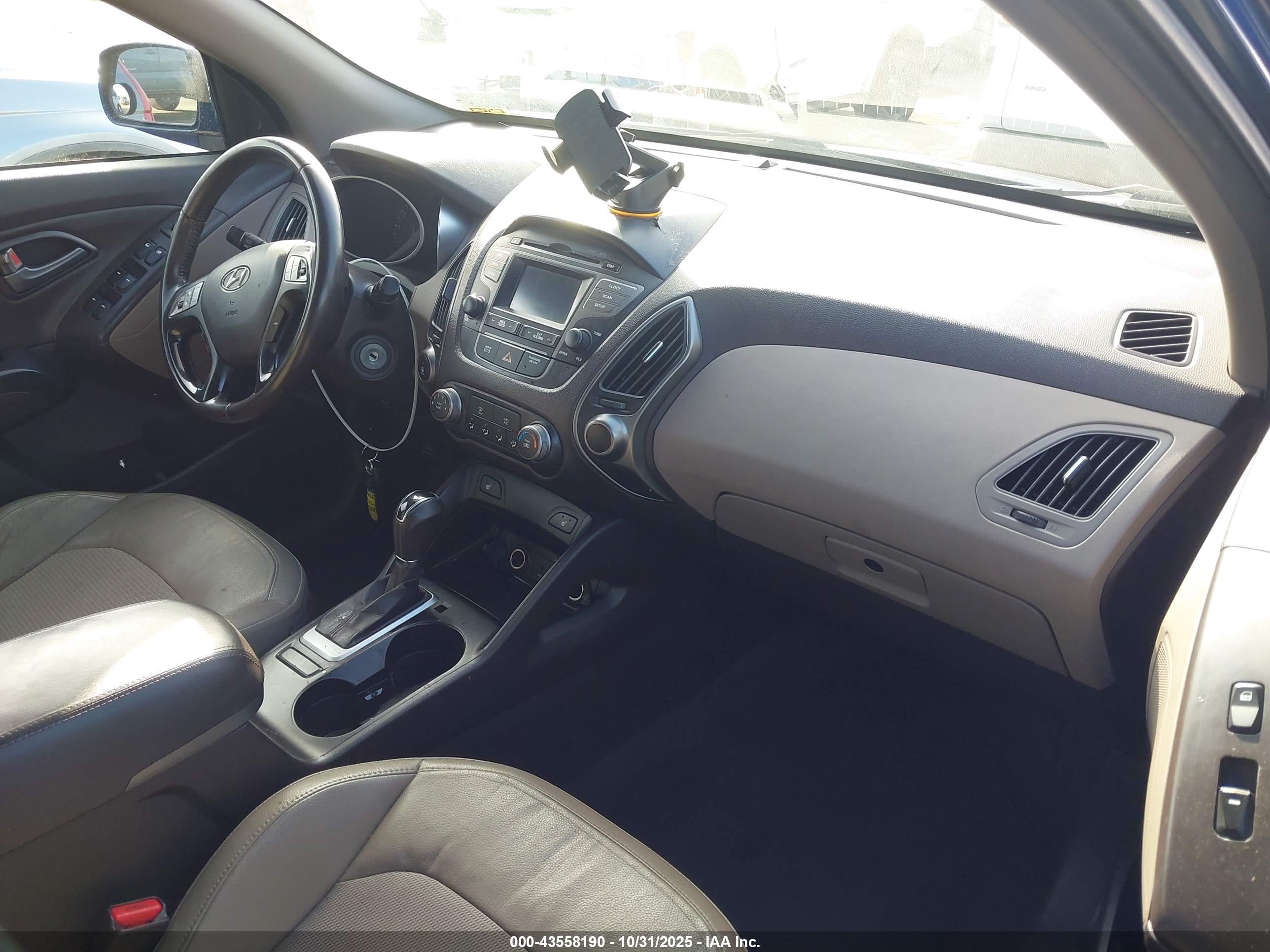 HYUNDAI TUCSON image 5
