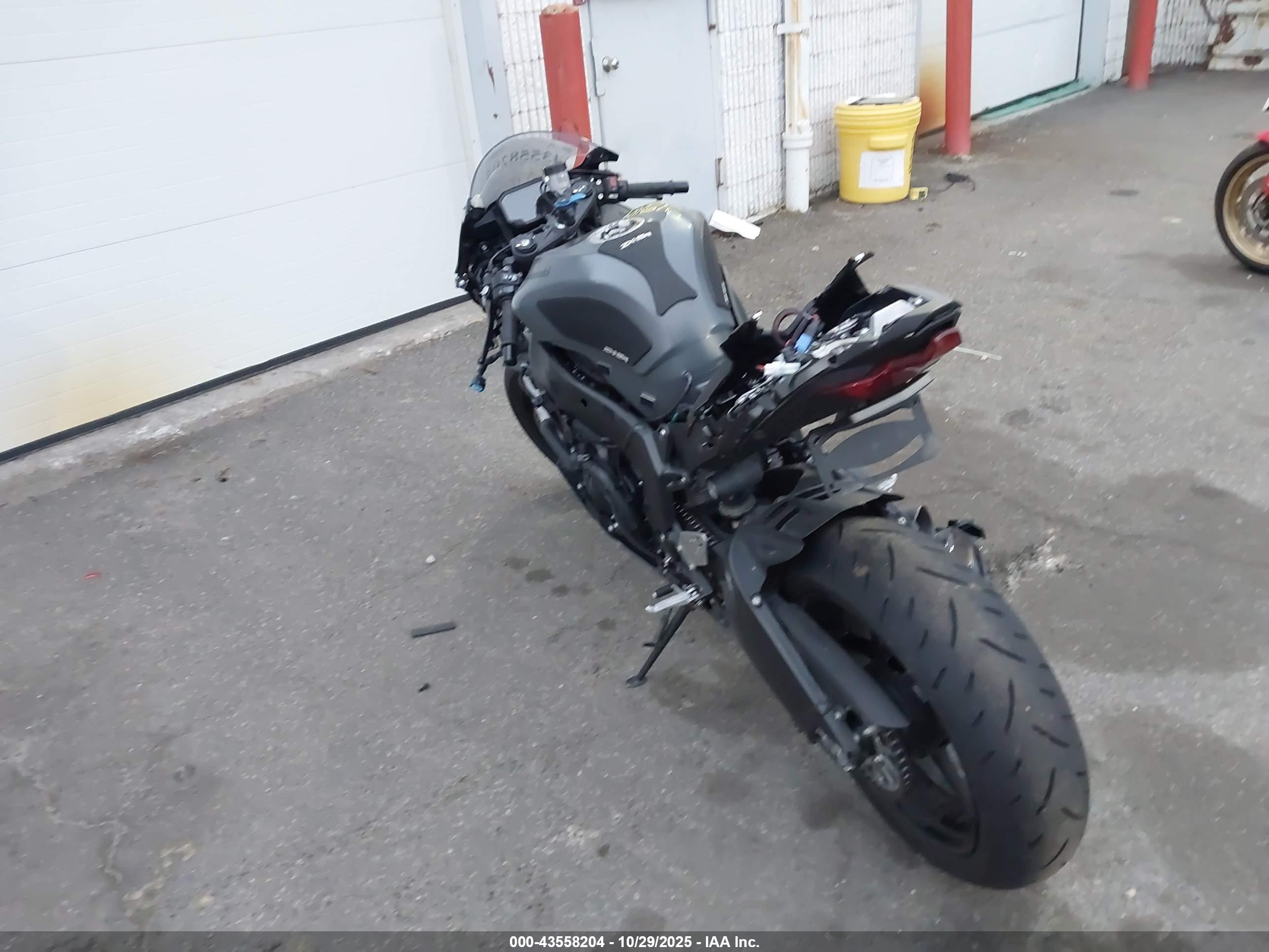 KAWASAKI ZX636 image 3