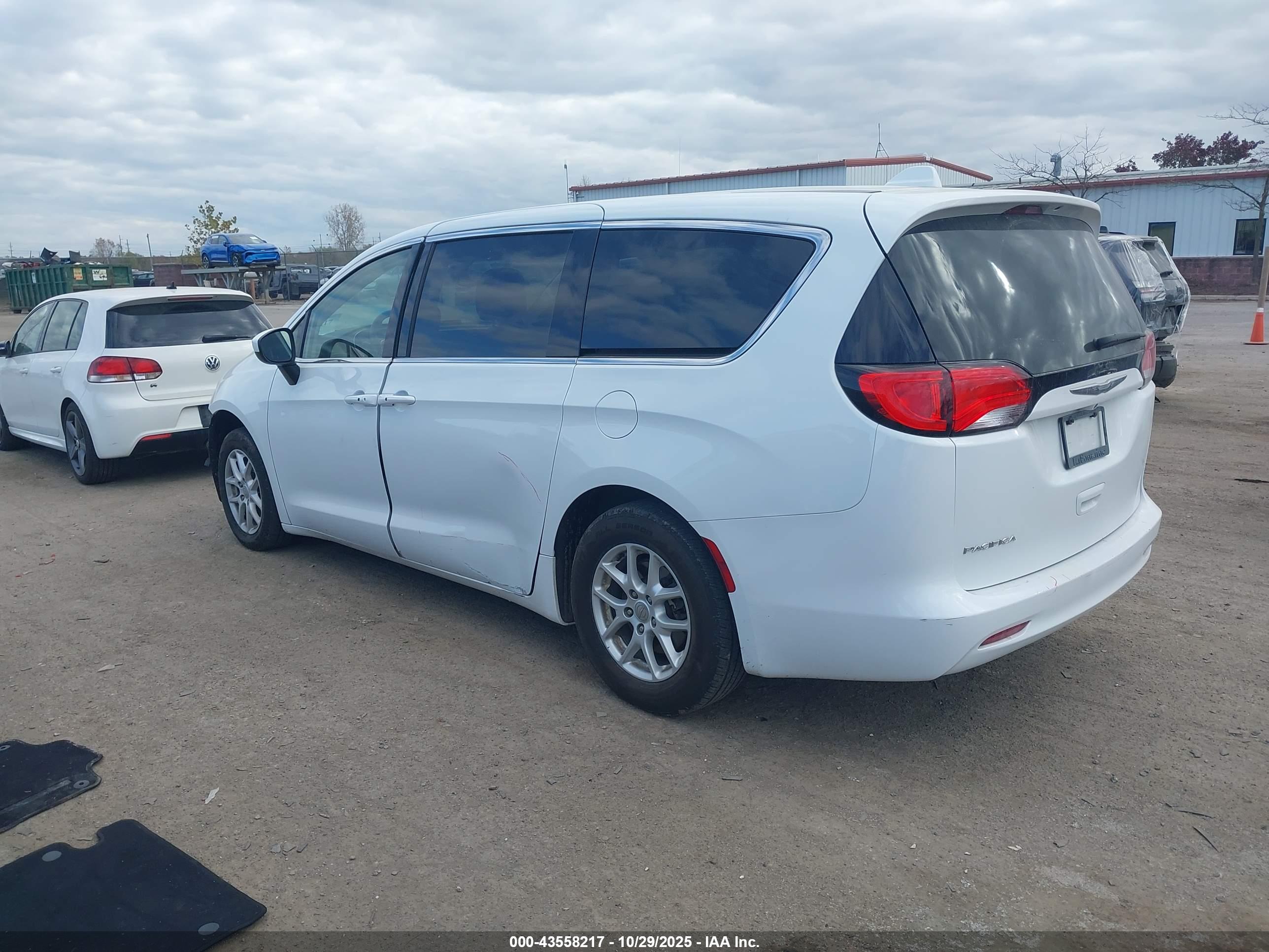 CHRYSLER PACIFICA image 3