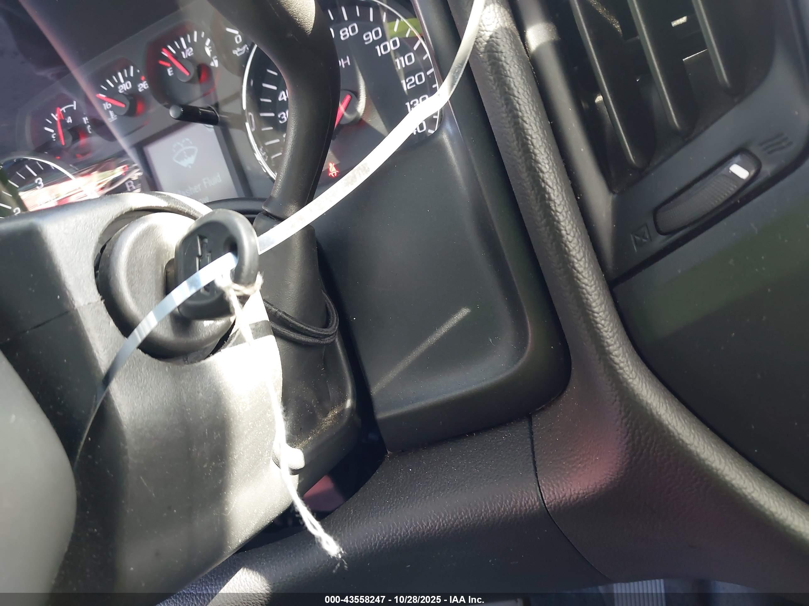 CHEVROLET SILVERADO image 11